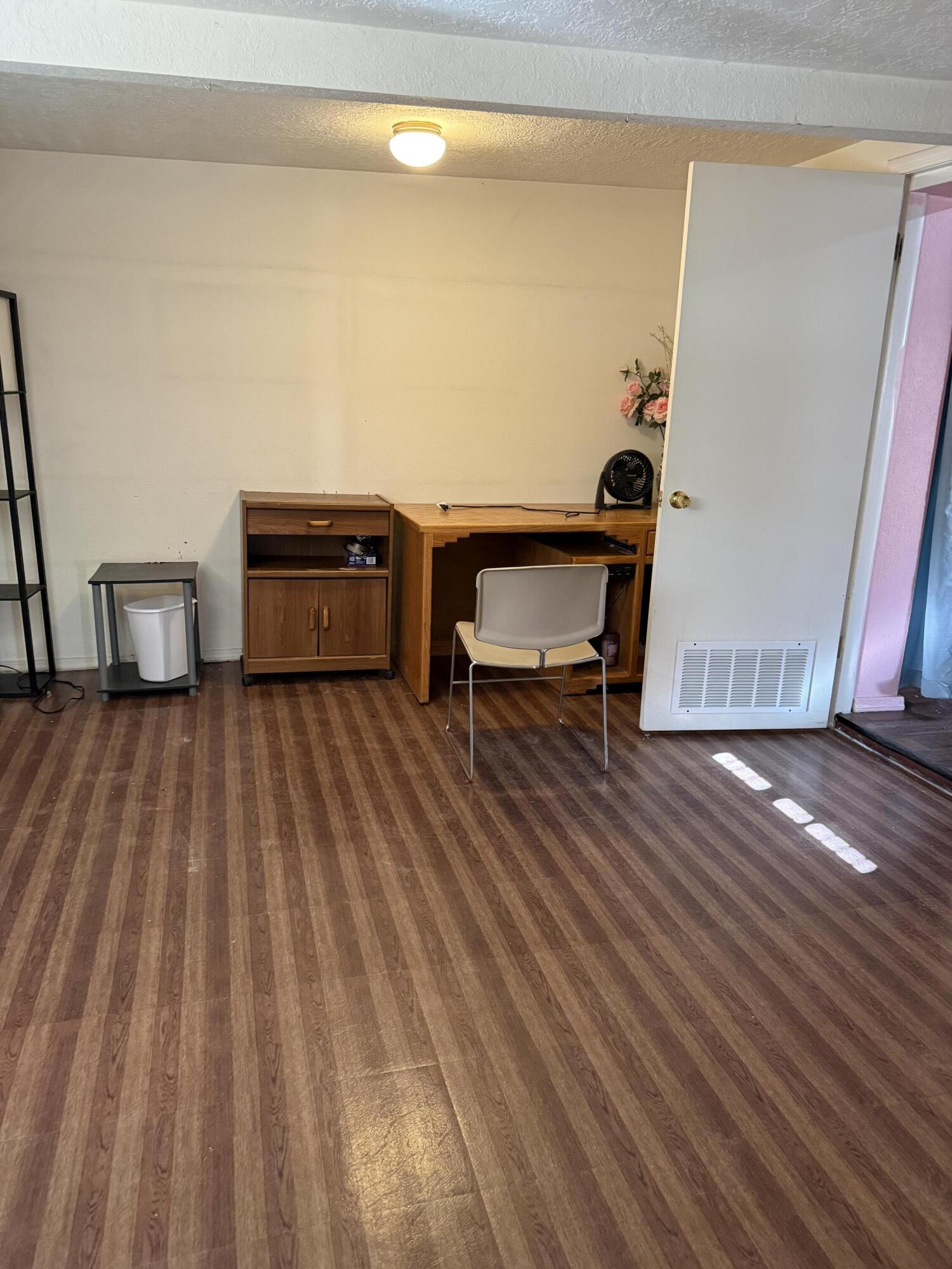 Photo 8 — 2837 San Mateo Boulevard NE