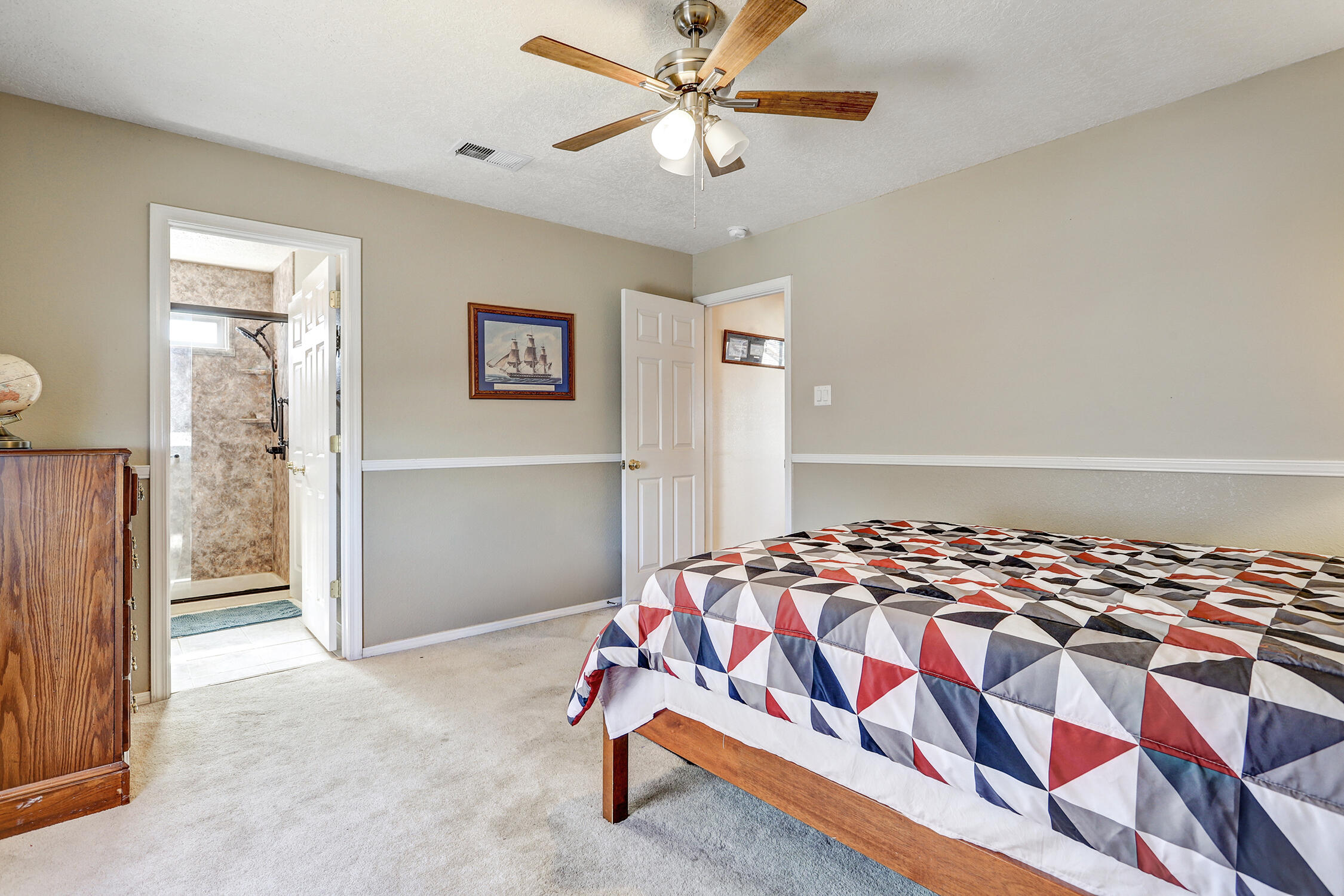 Photo 9 — 5751 Cody Road NE
