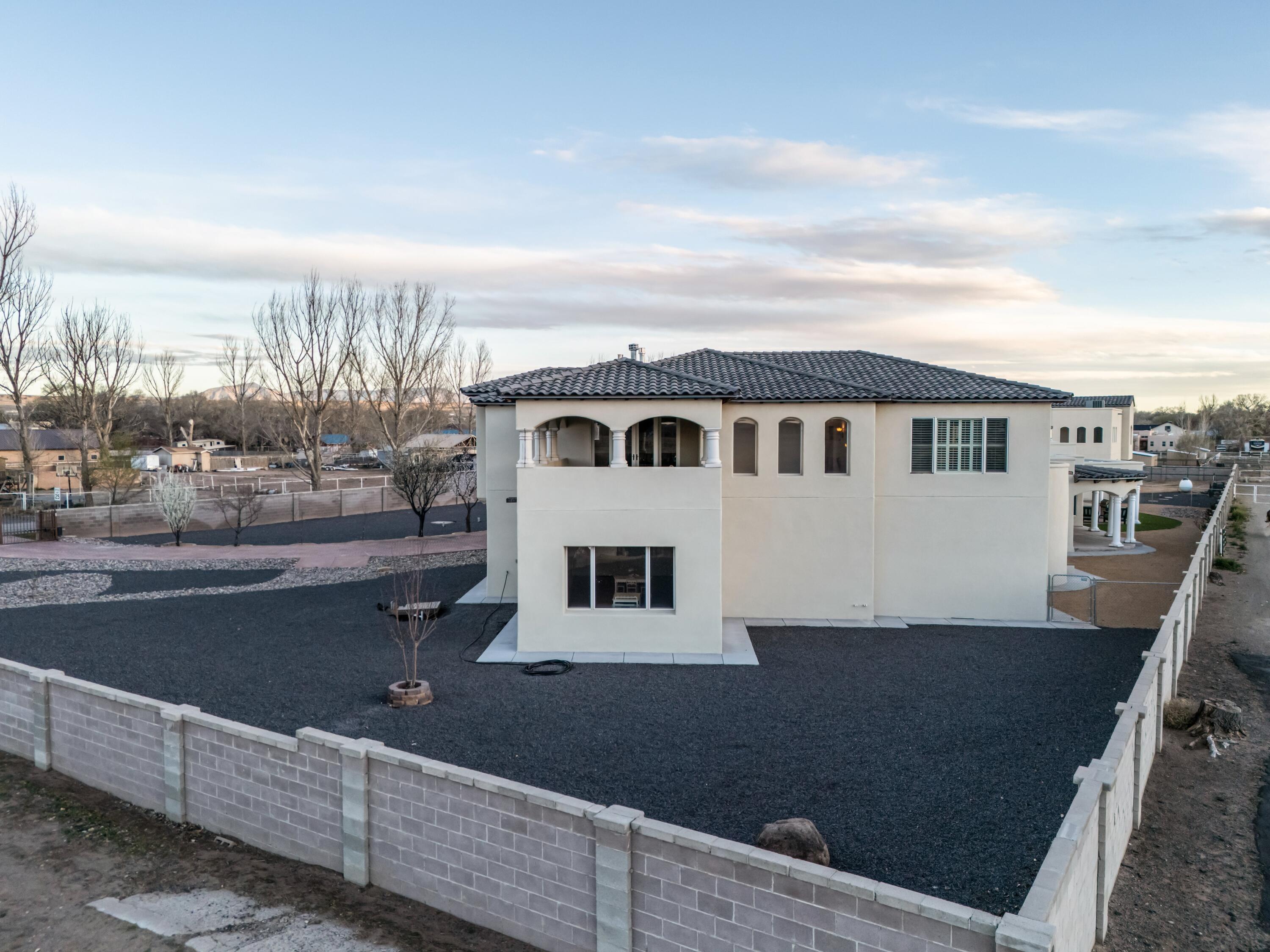 Photo 19 — 800 Salida Sandia SW