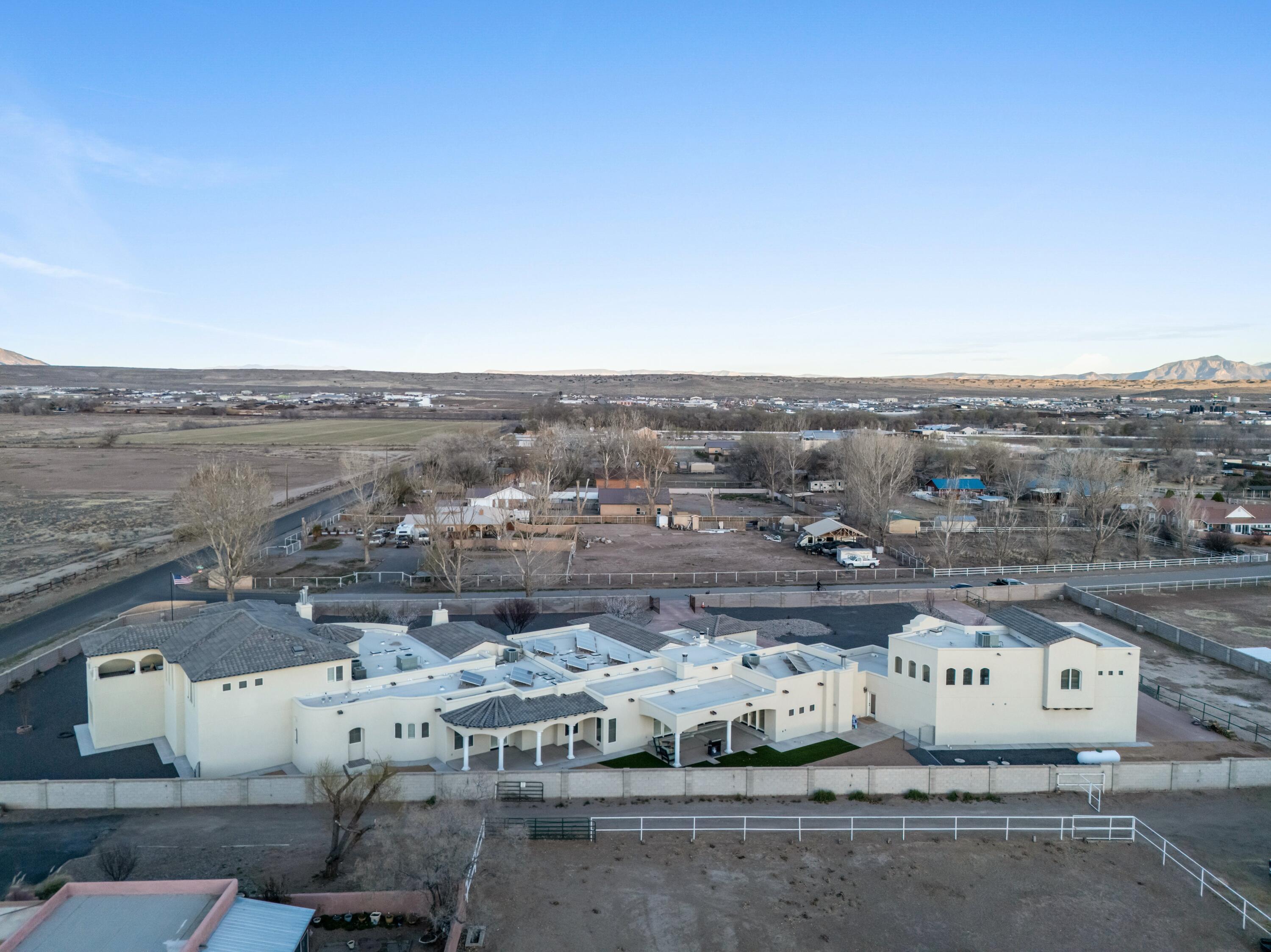 Photo 18 — 800 Salida Sandia SW