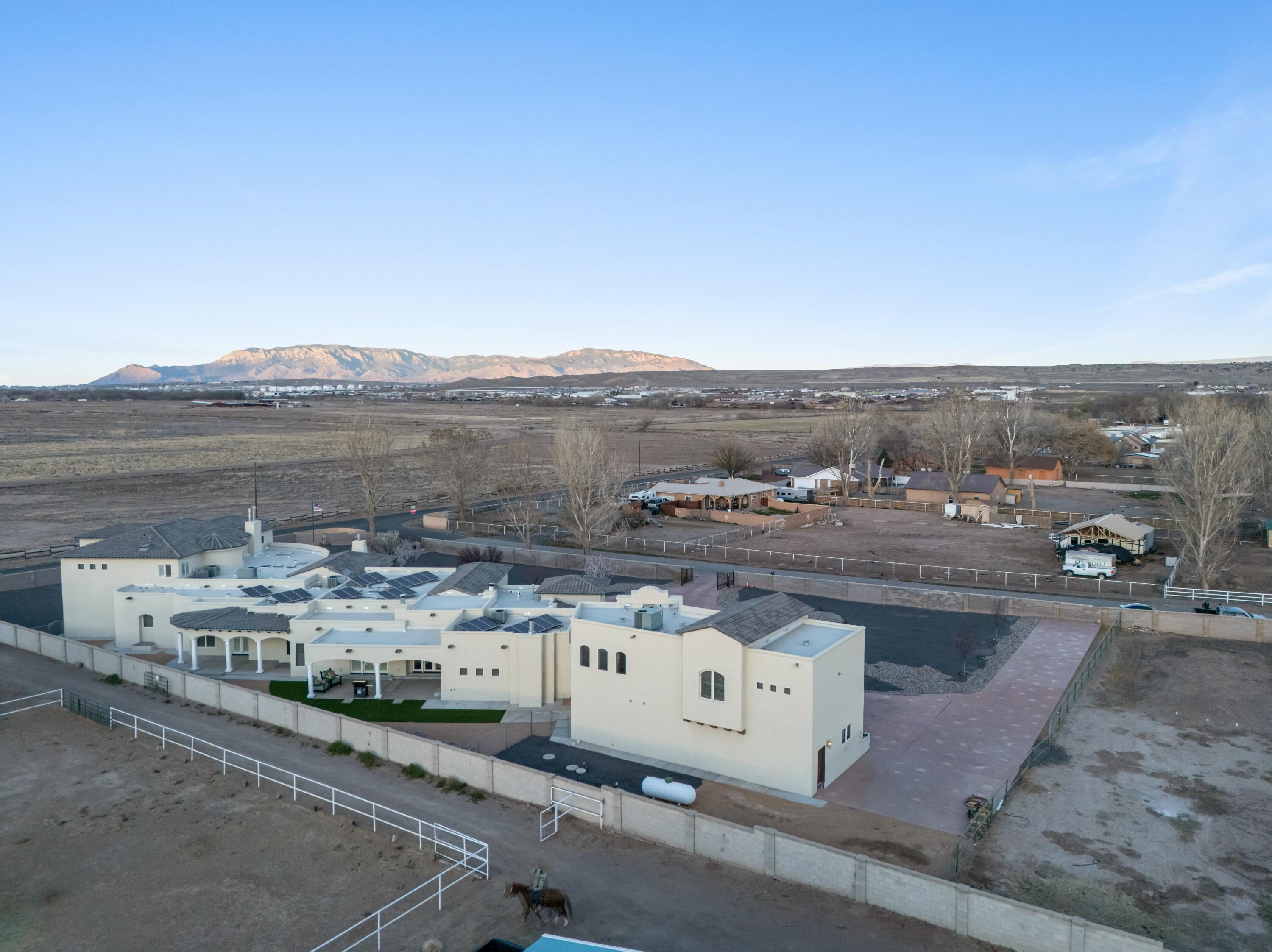 Photo 17 — 800 Salida Sandia SW
