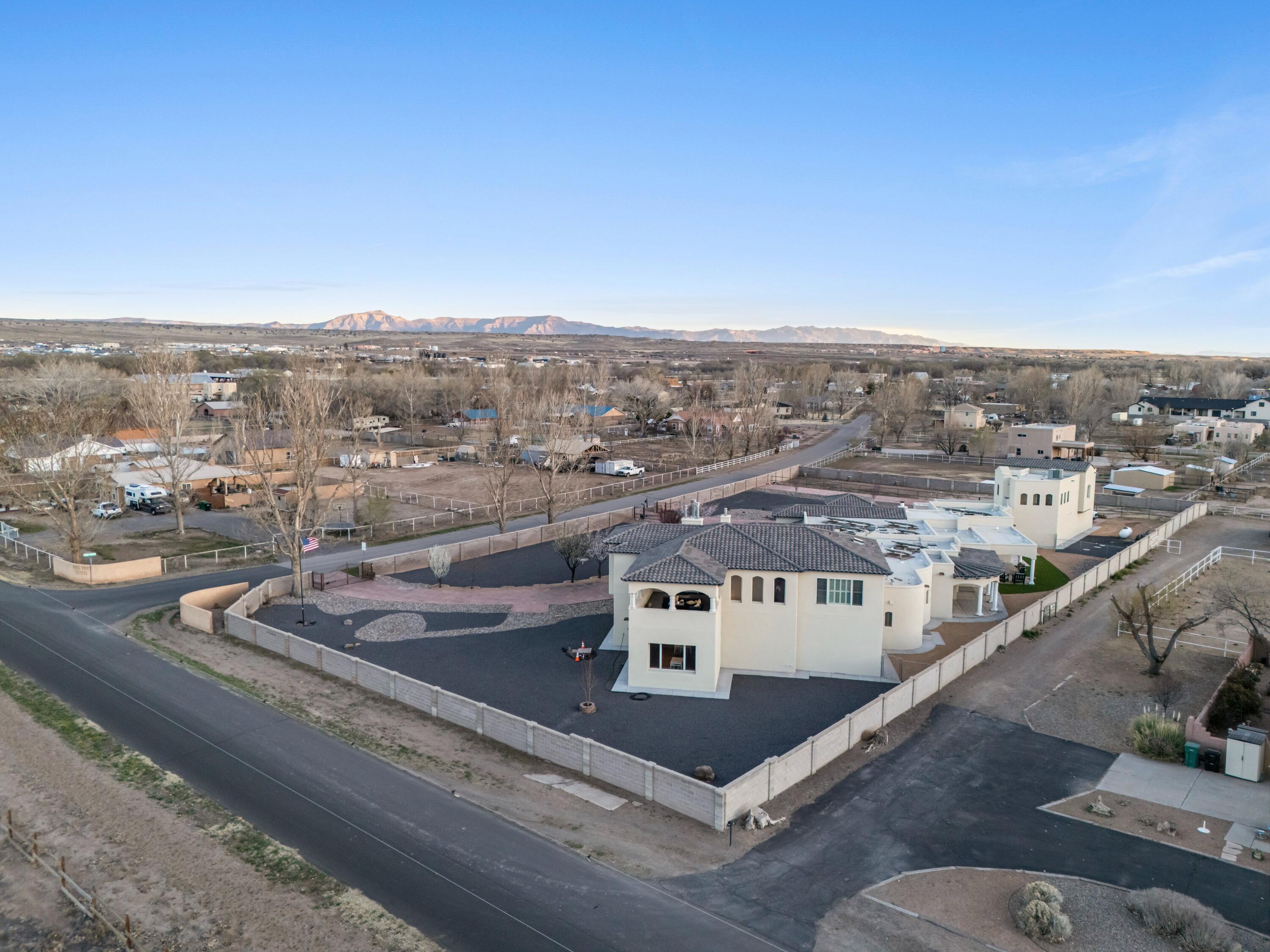 Photo 15 — 800 Salida Sandia SW