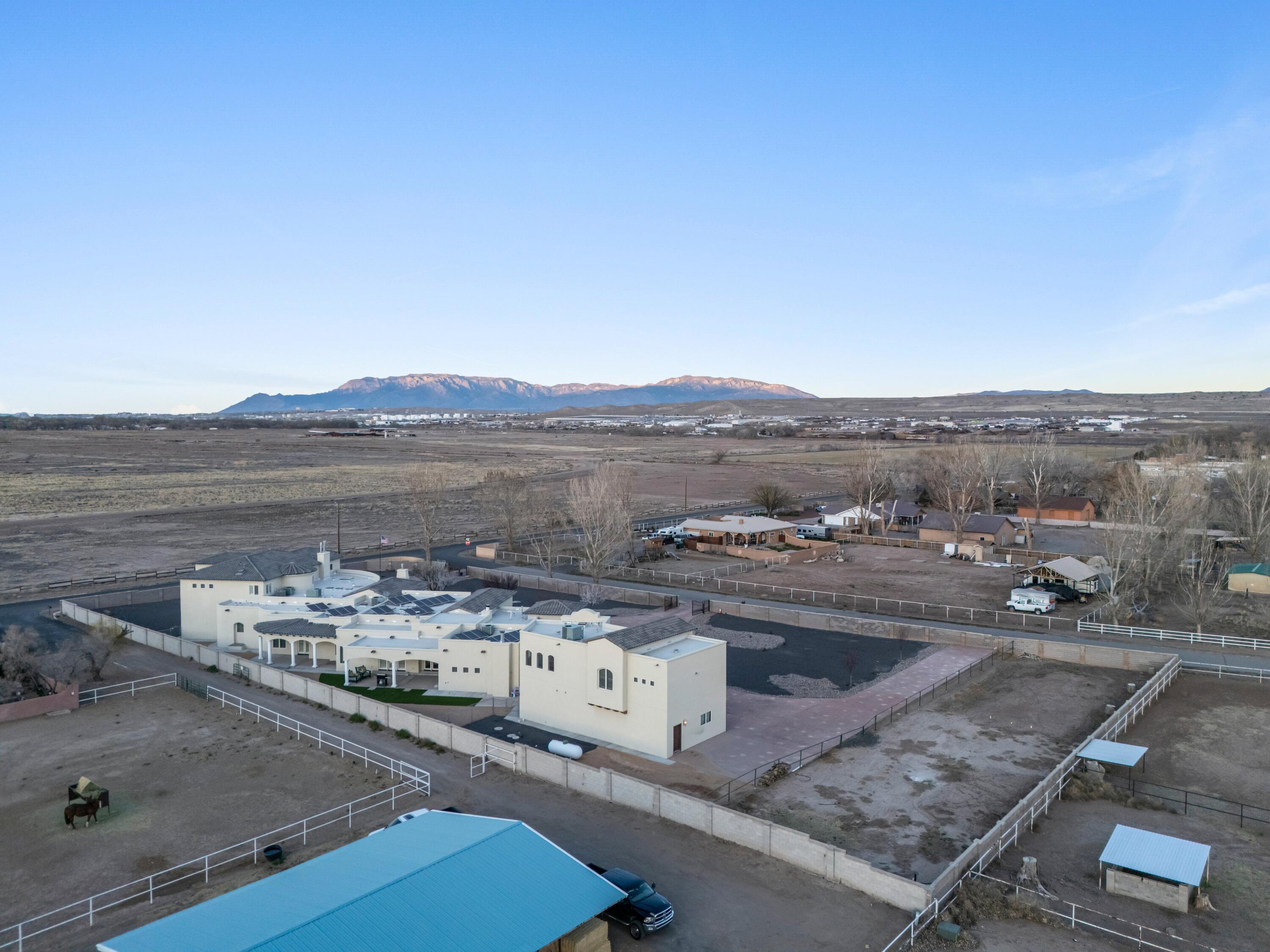 Photo 13 — 800 Salida Sandia SW