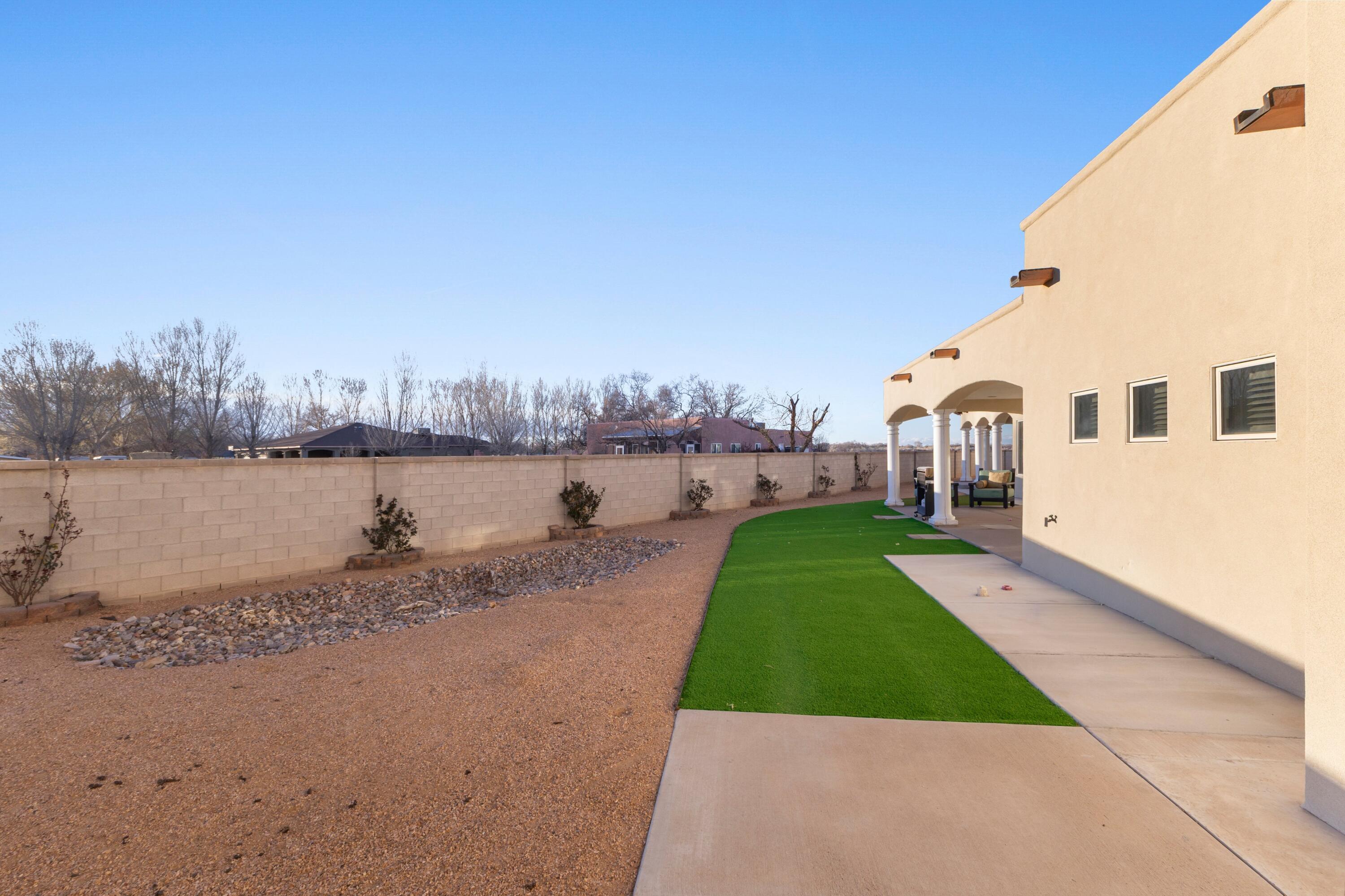 Photo 12 — 800 Salida Sandia SW