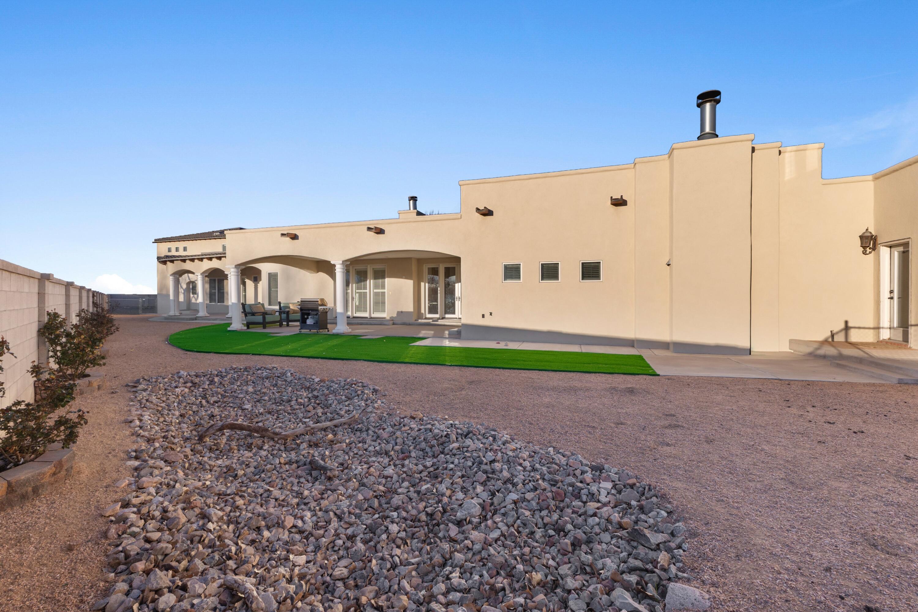Photo 11 — 800 Salida Sandia SW
