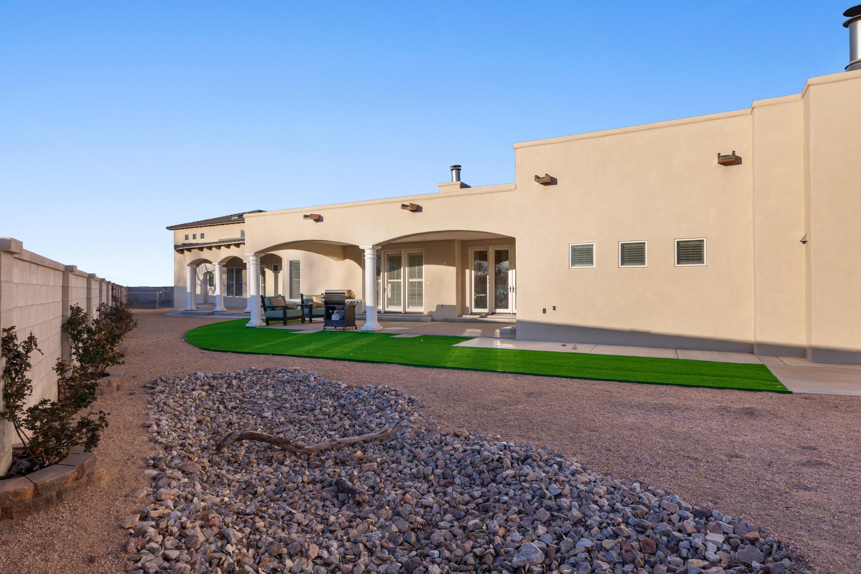 Photo 10 — 800 Salida Sandia SW
