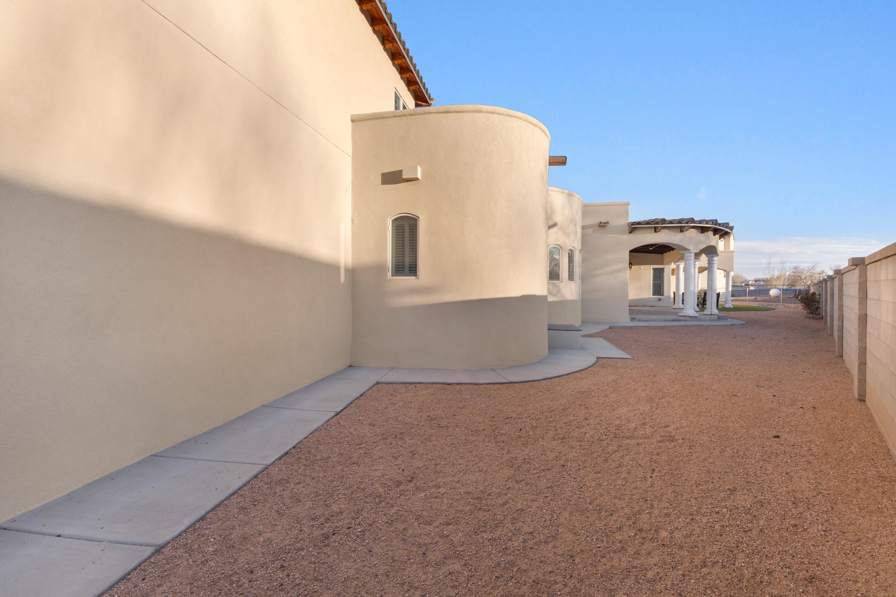 Photo 2 — 800 Salida Sandia SW
