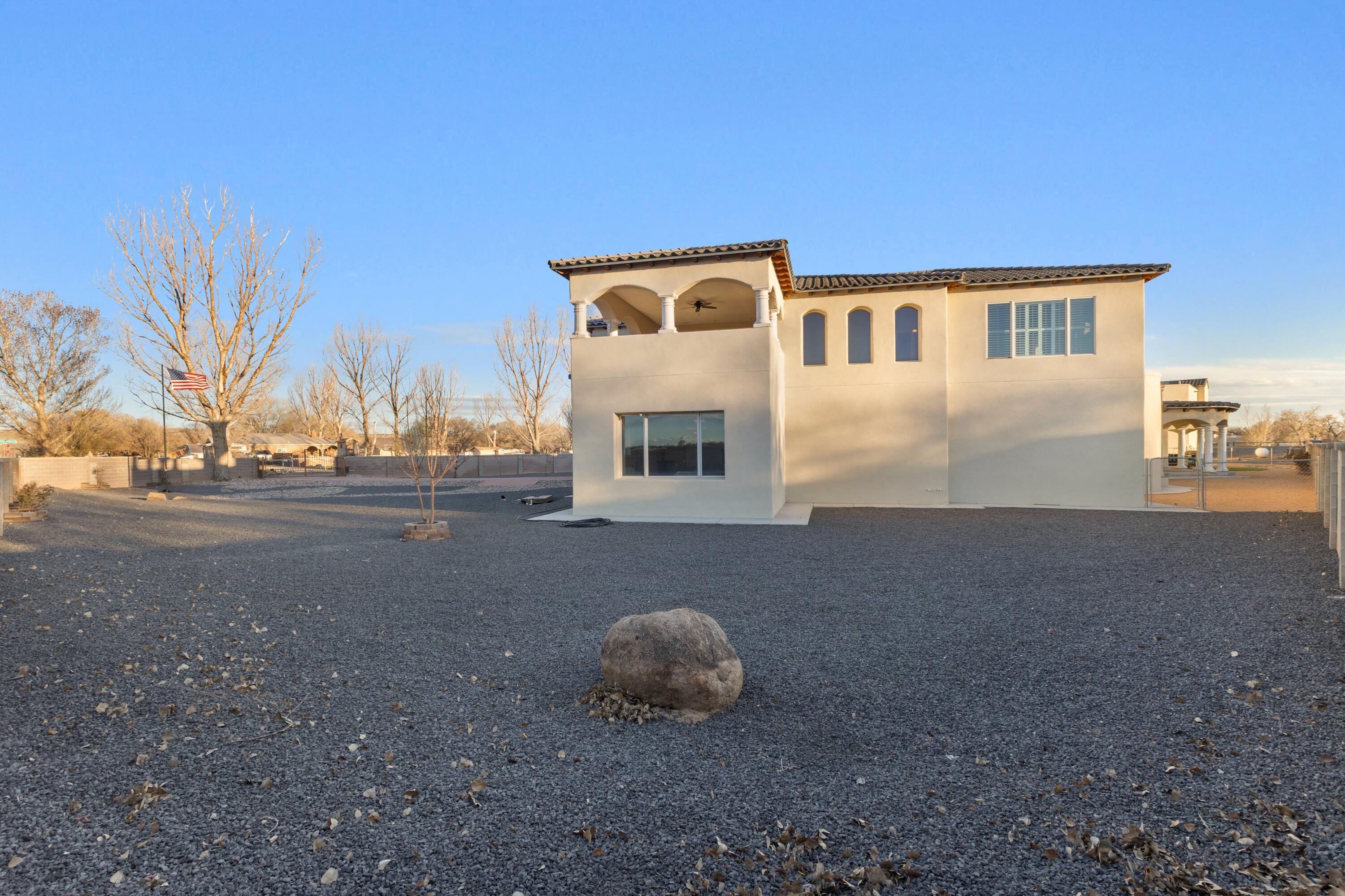 Photo 3 — 800 Salida Sandia SW