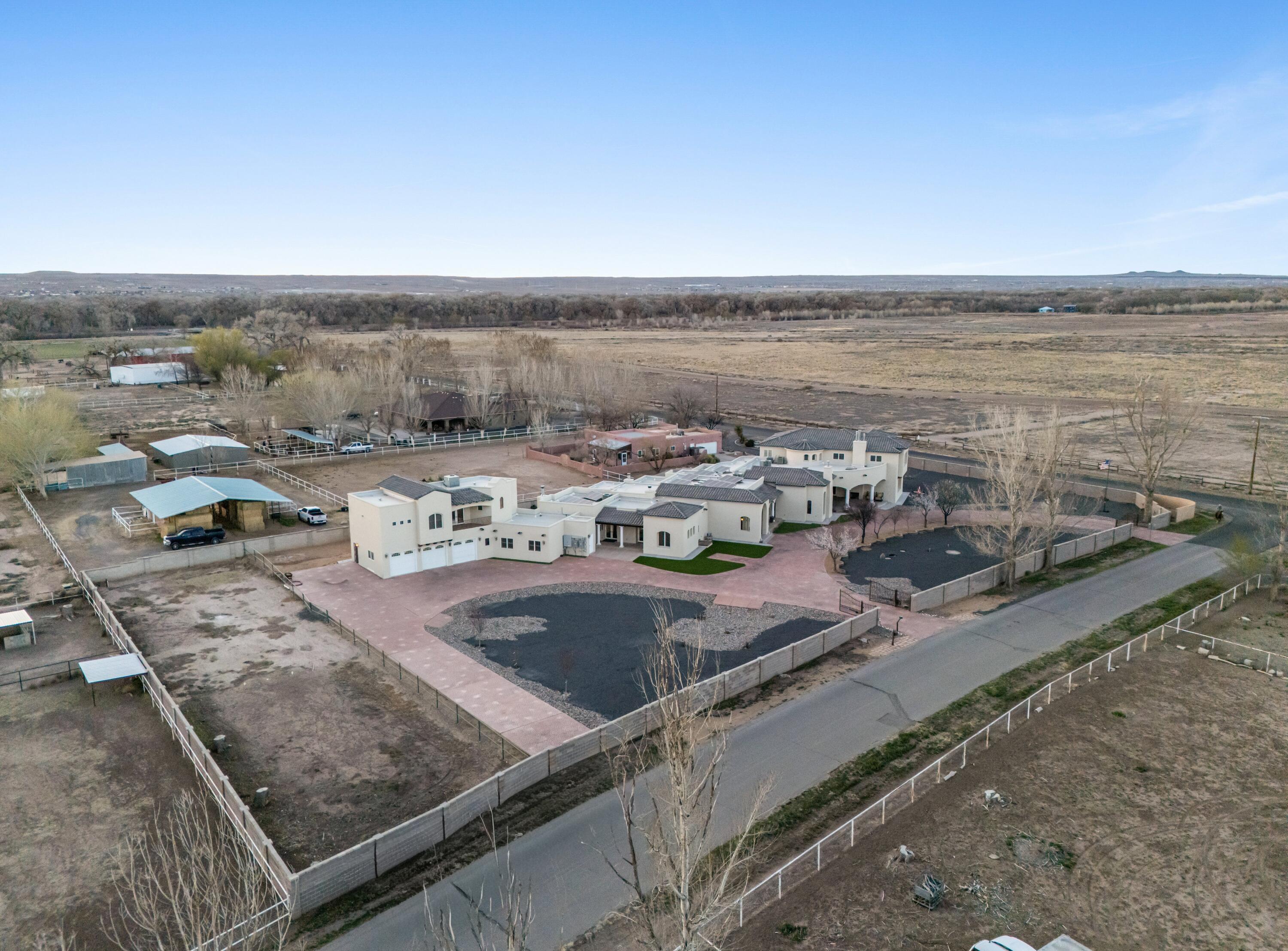 Photo 4 — 800 Salida Sandia SW
