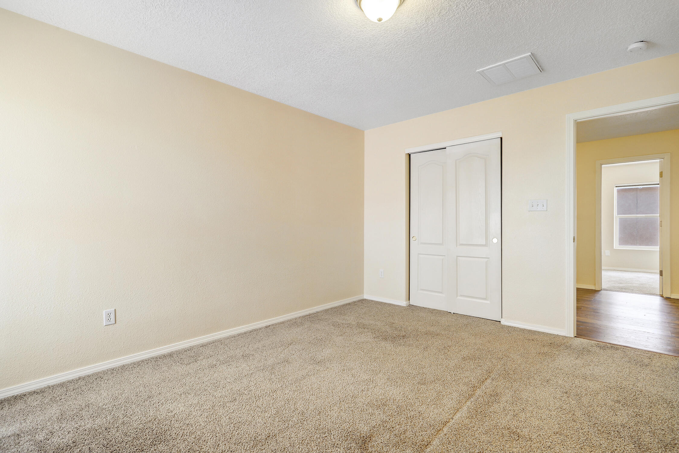 Photo 3 — 5724 Sandoval Drive NE