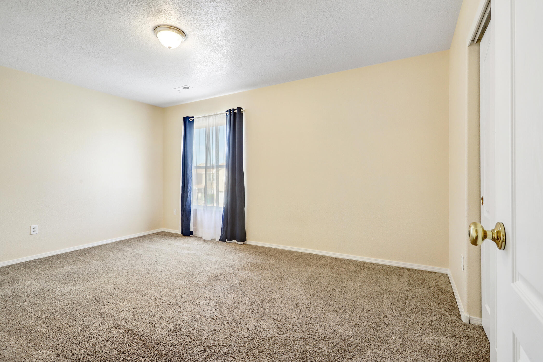 Photo 6 — 5724 Sandoval Drive NE