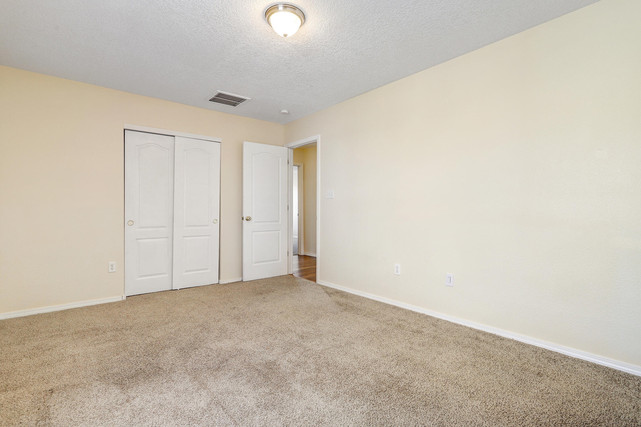 Photo 7 — 5724 Sandoval Drive NE