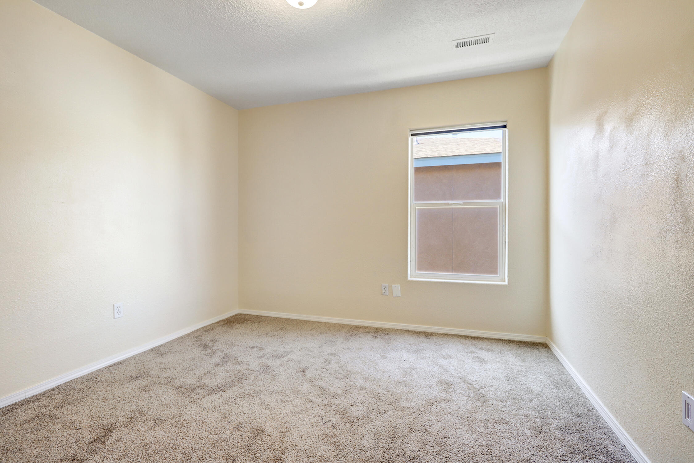 Photo 8 — 5724 Sandoval Drive NE