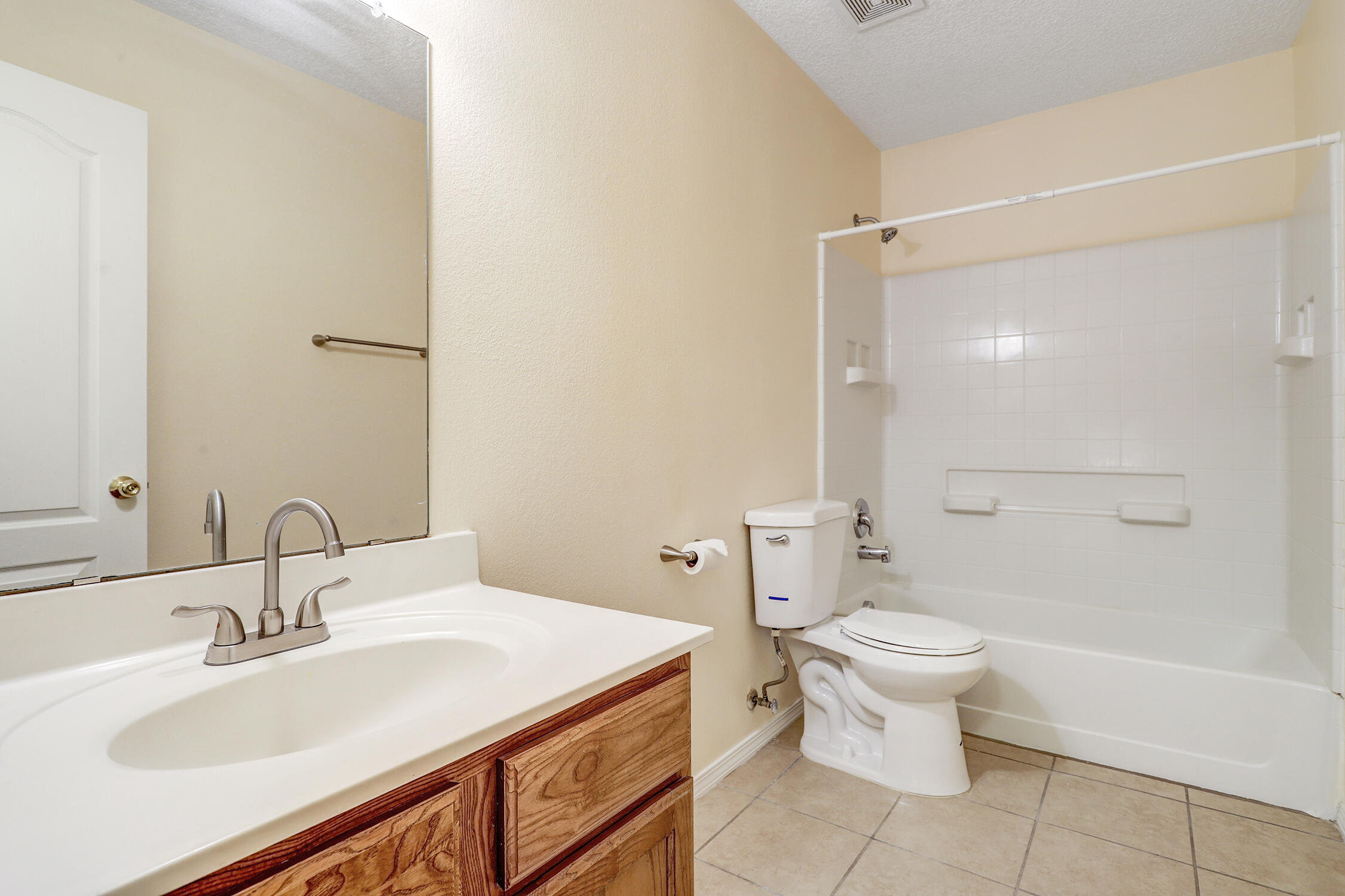 Photo 9 — 5724 Sandoval Drive NE