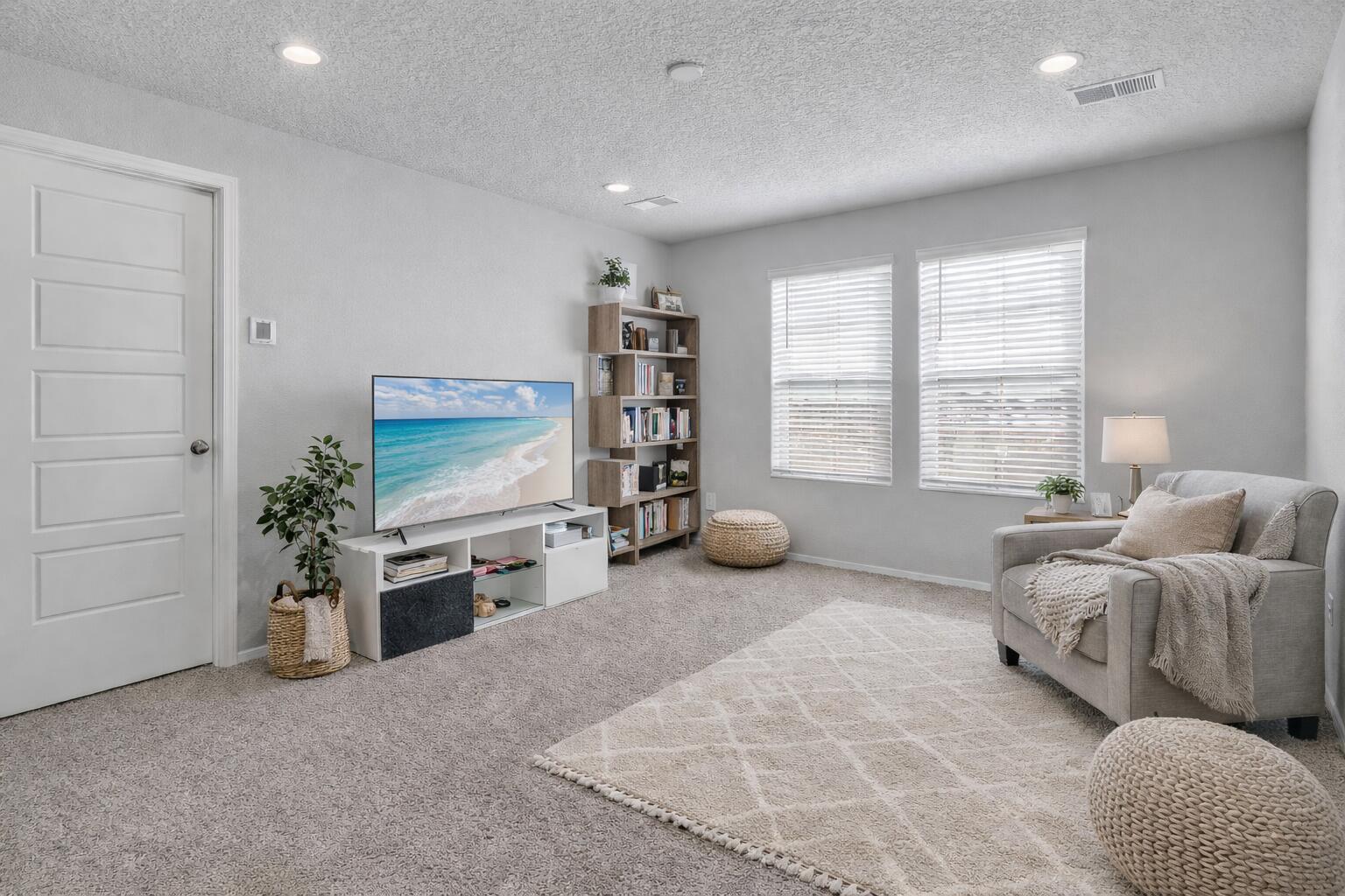 Photo 5 — 889 Tazanita Loop SE
