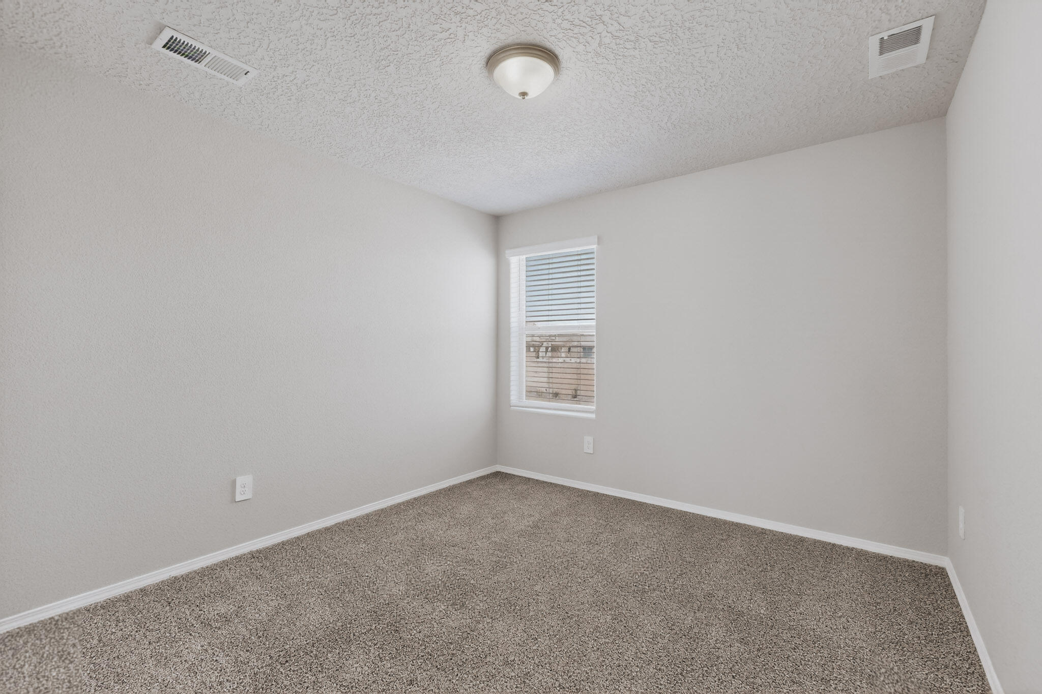 Photo 7 — 889 Tazanita Loop SE
