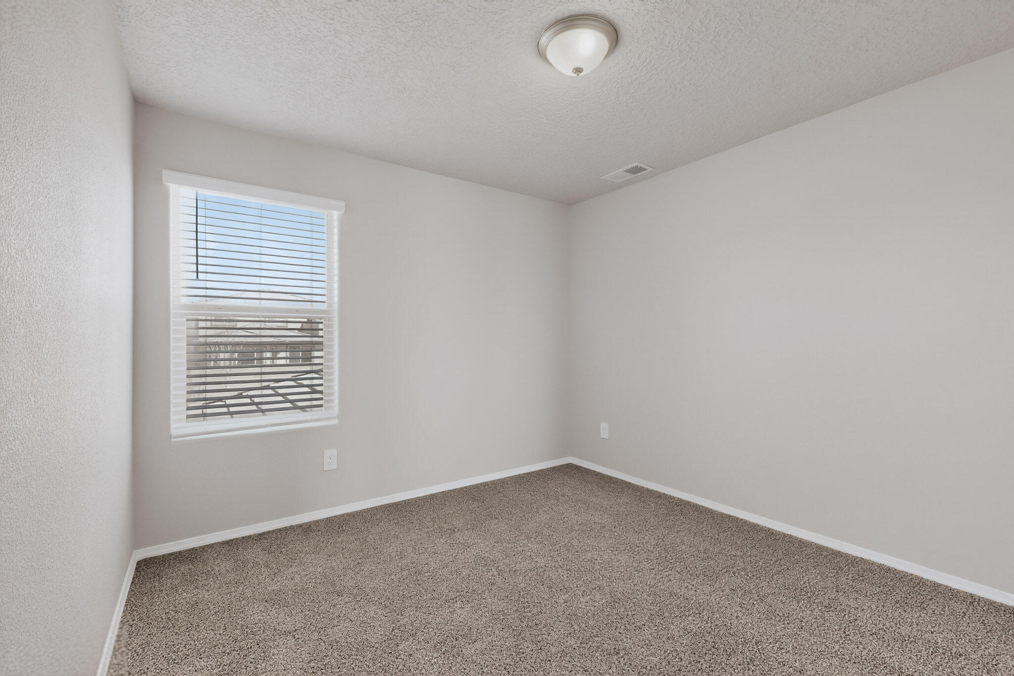 Photo 8 — 889 Tazanita Loop SE