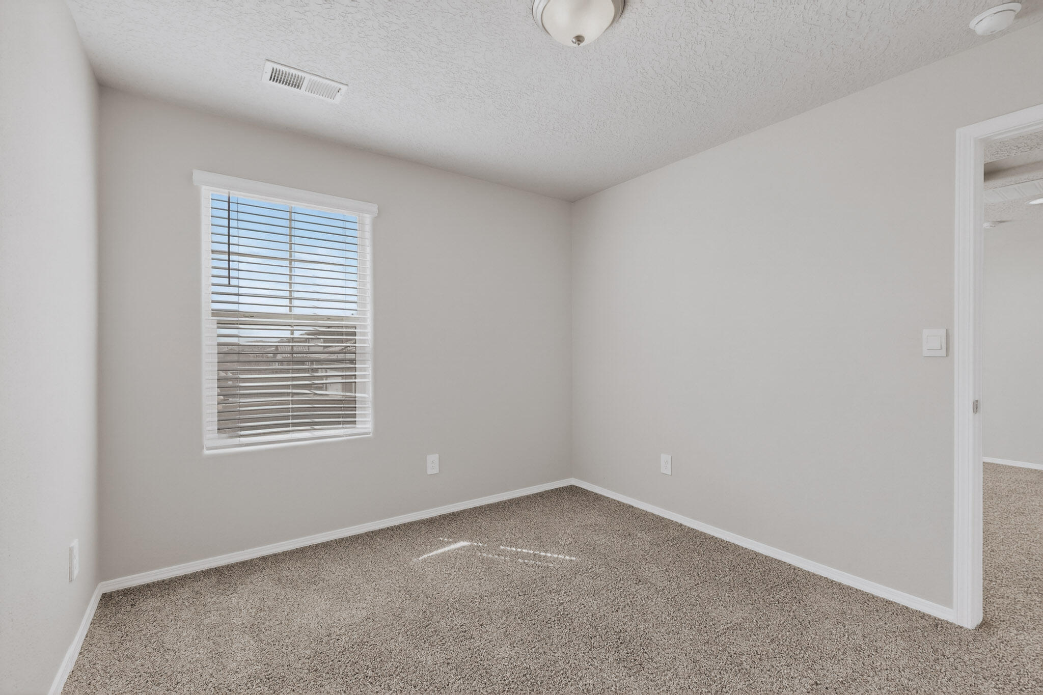 Photo 14 — 889 Tazanita Loop SE