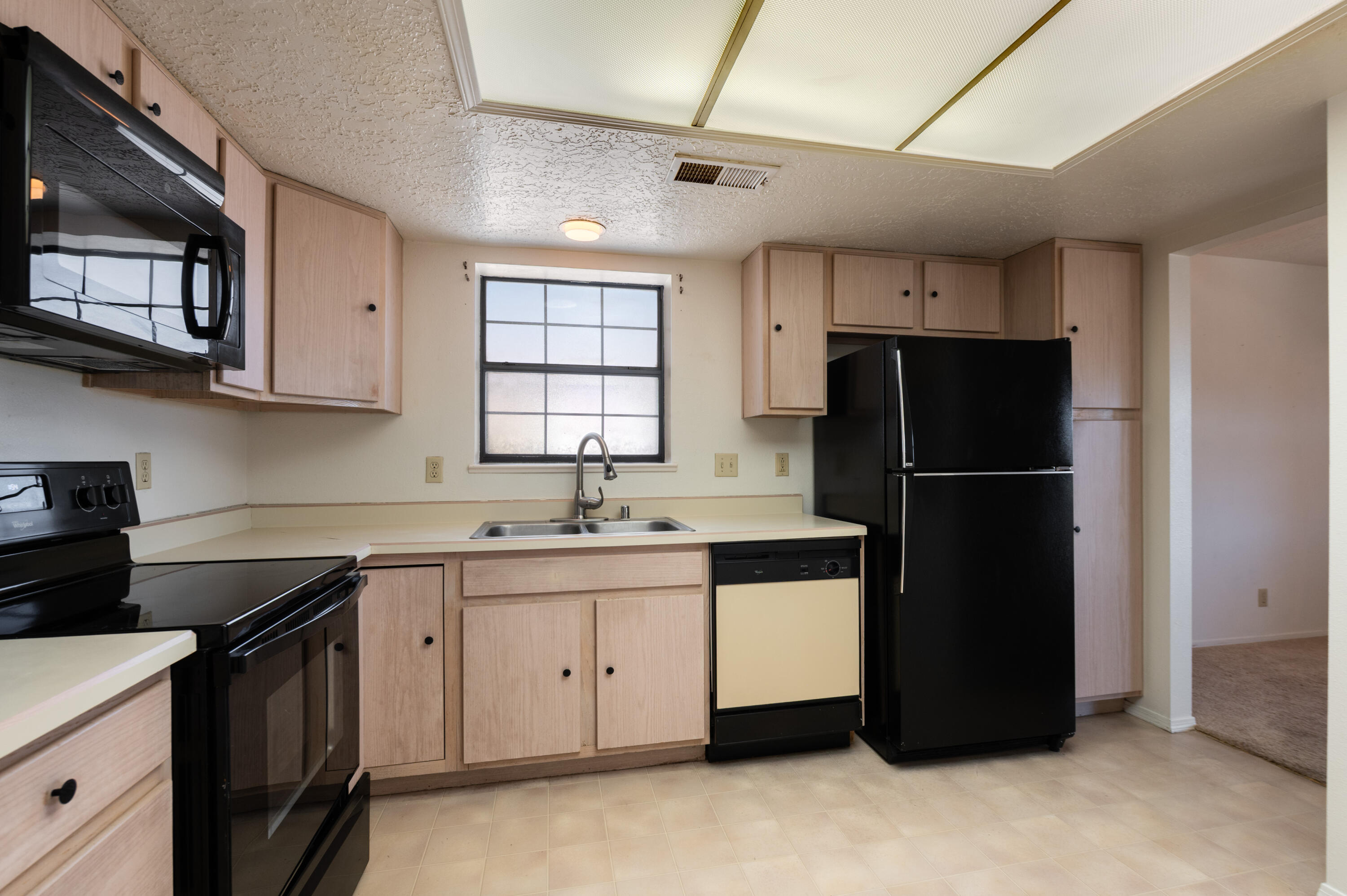 Photo 4 — 833 Country Club Drive SE APT 2A