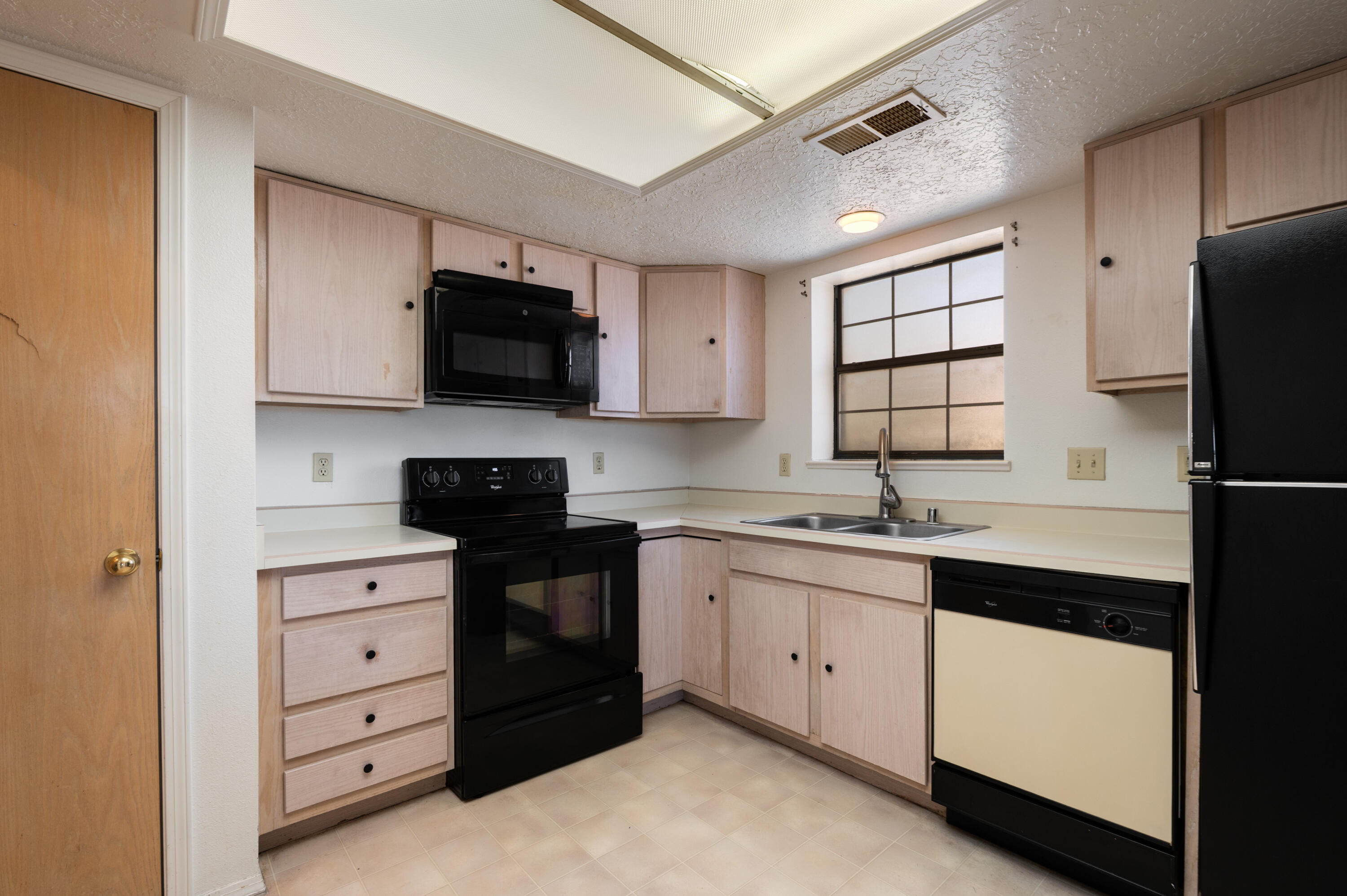 Photo 5 — 833 Country Club Drive SE APT 2A
