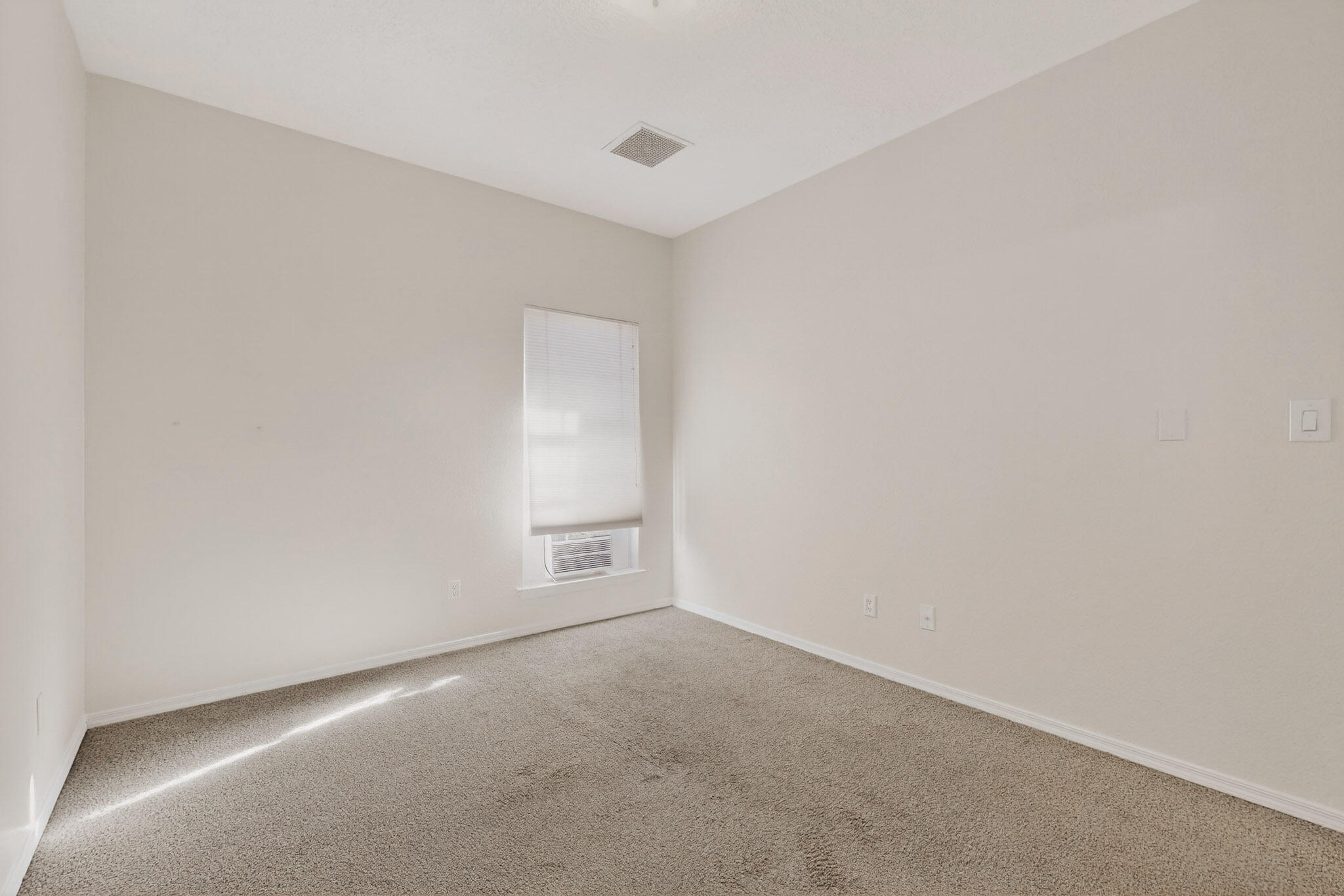 Photo 20 — 8408 San Tesoro Street NE