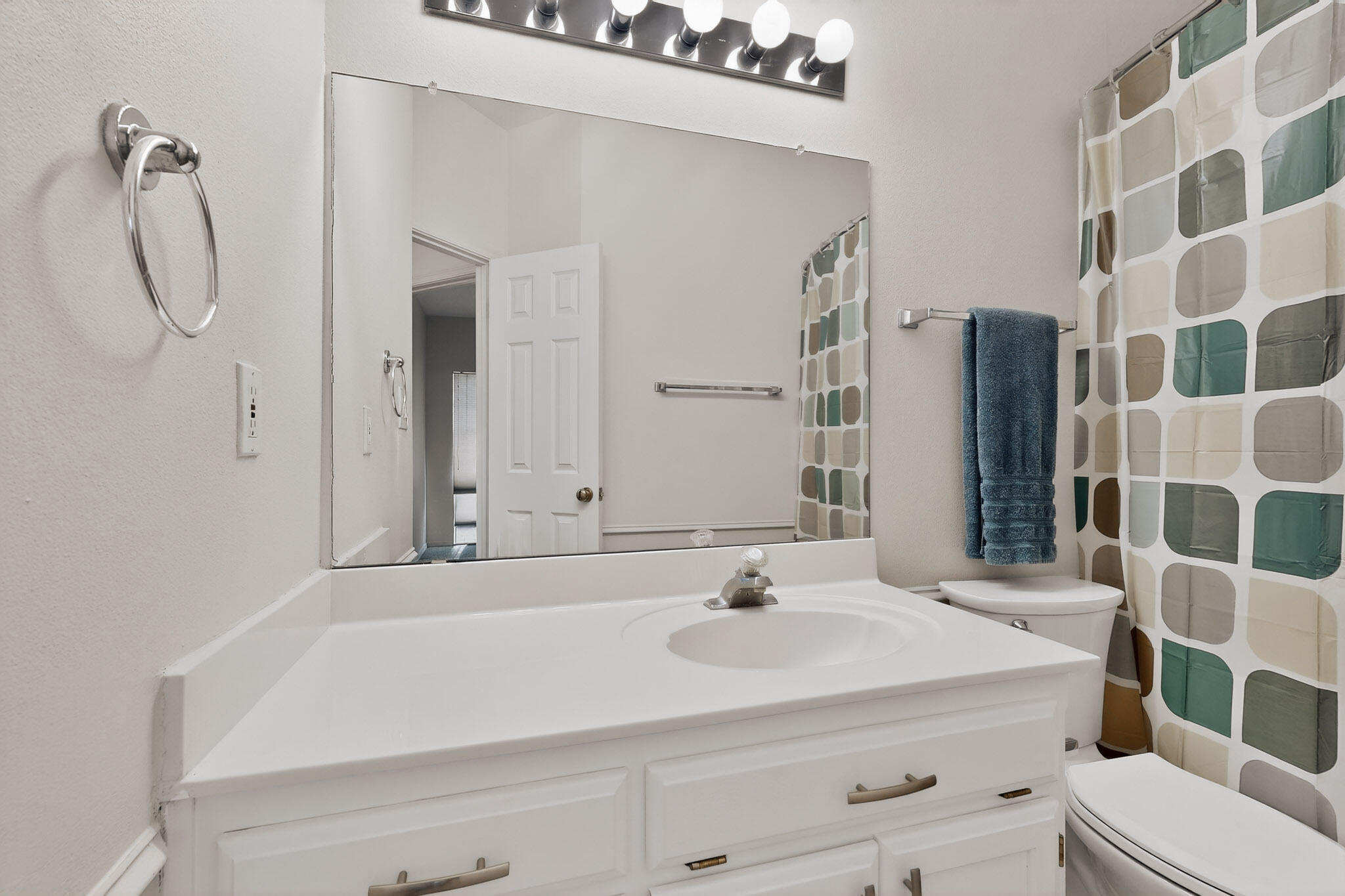 Photo 18 — 8408 San Tesoro Street NE