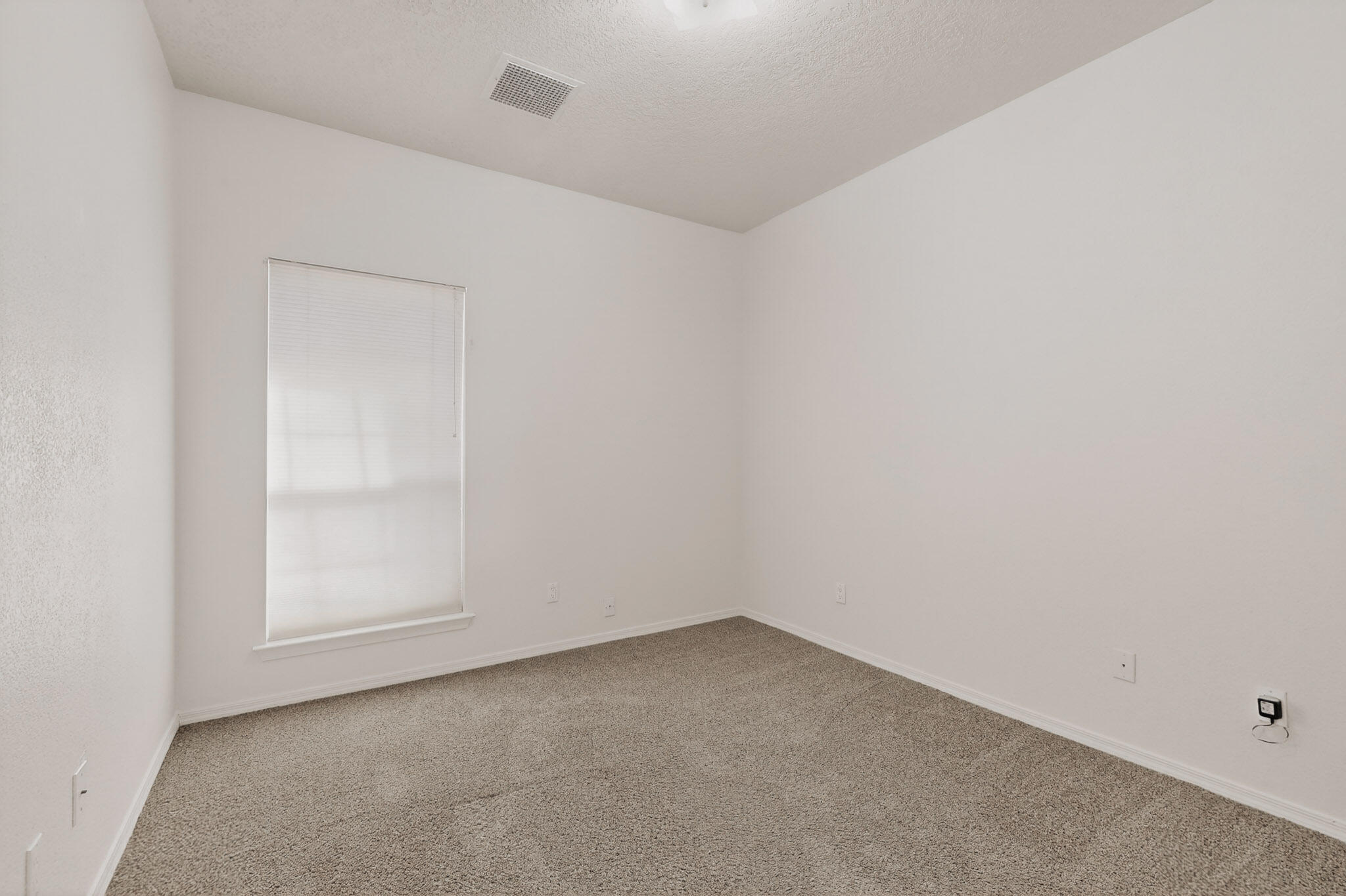 Photo 15 — 8408 San Tesoro Street NE