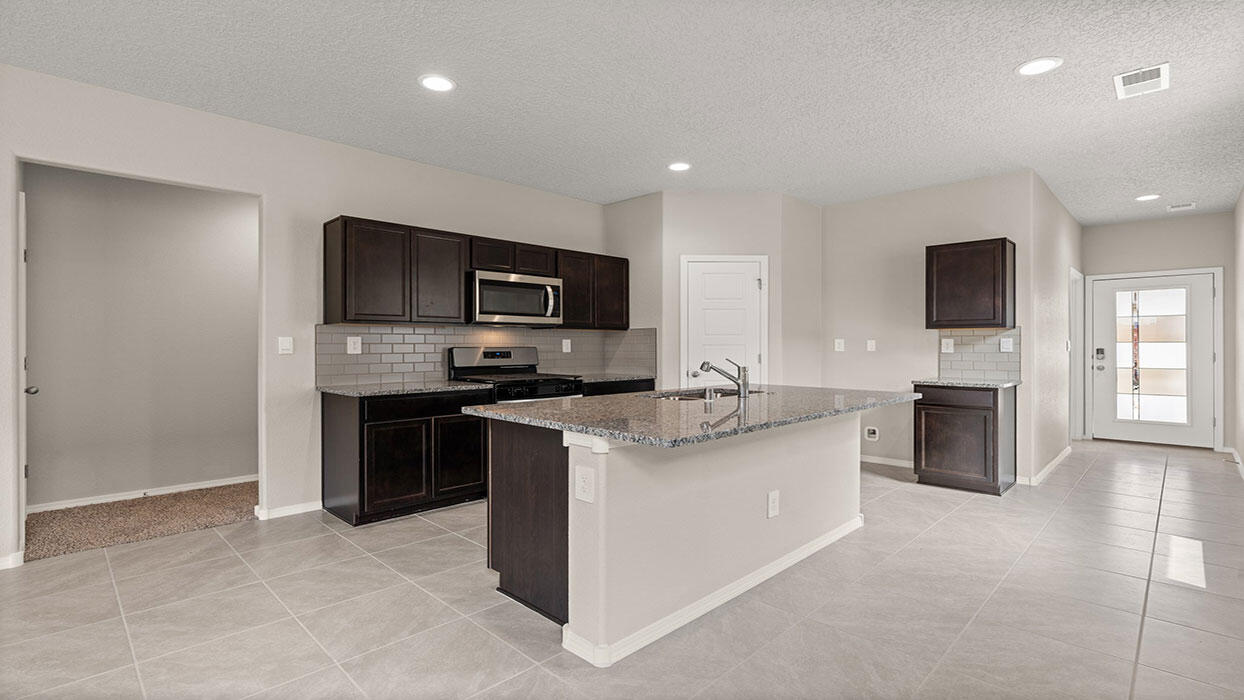 Photo 19 — 3304 Dijamant Loop SE