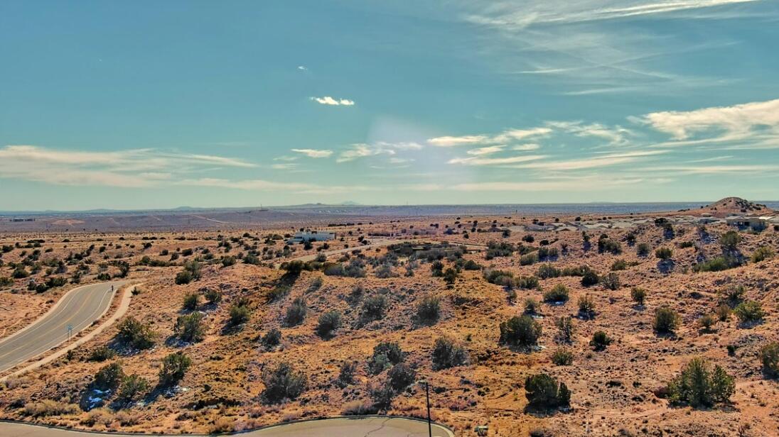 Photo 17 — 2305 Desert Marigold Road NE