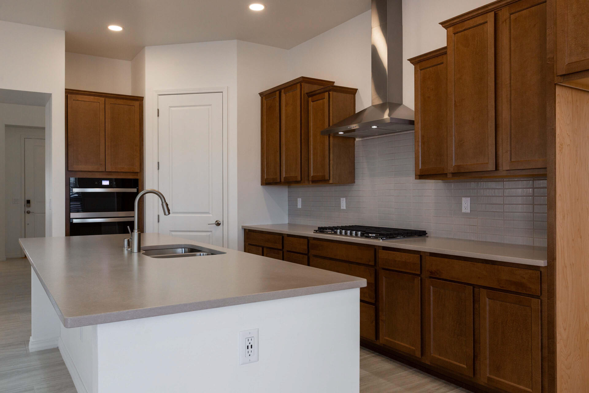Photo 11 — 6925 Archer Road NE