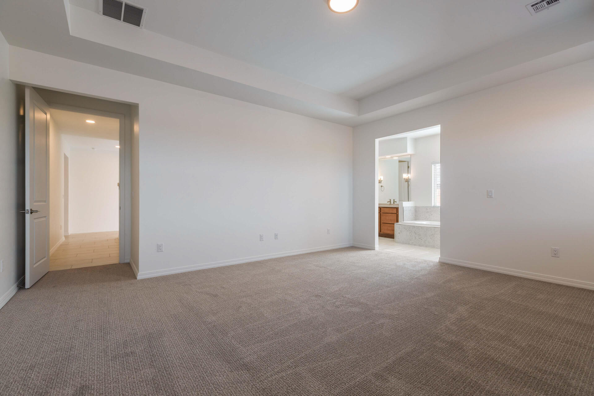 Photo 15 — 6925 Archer Road NE