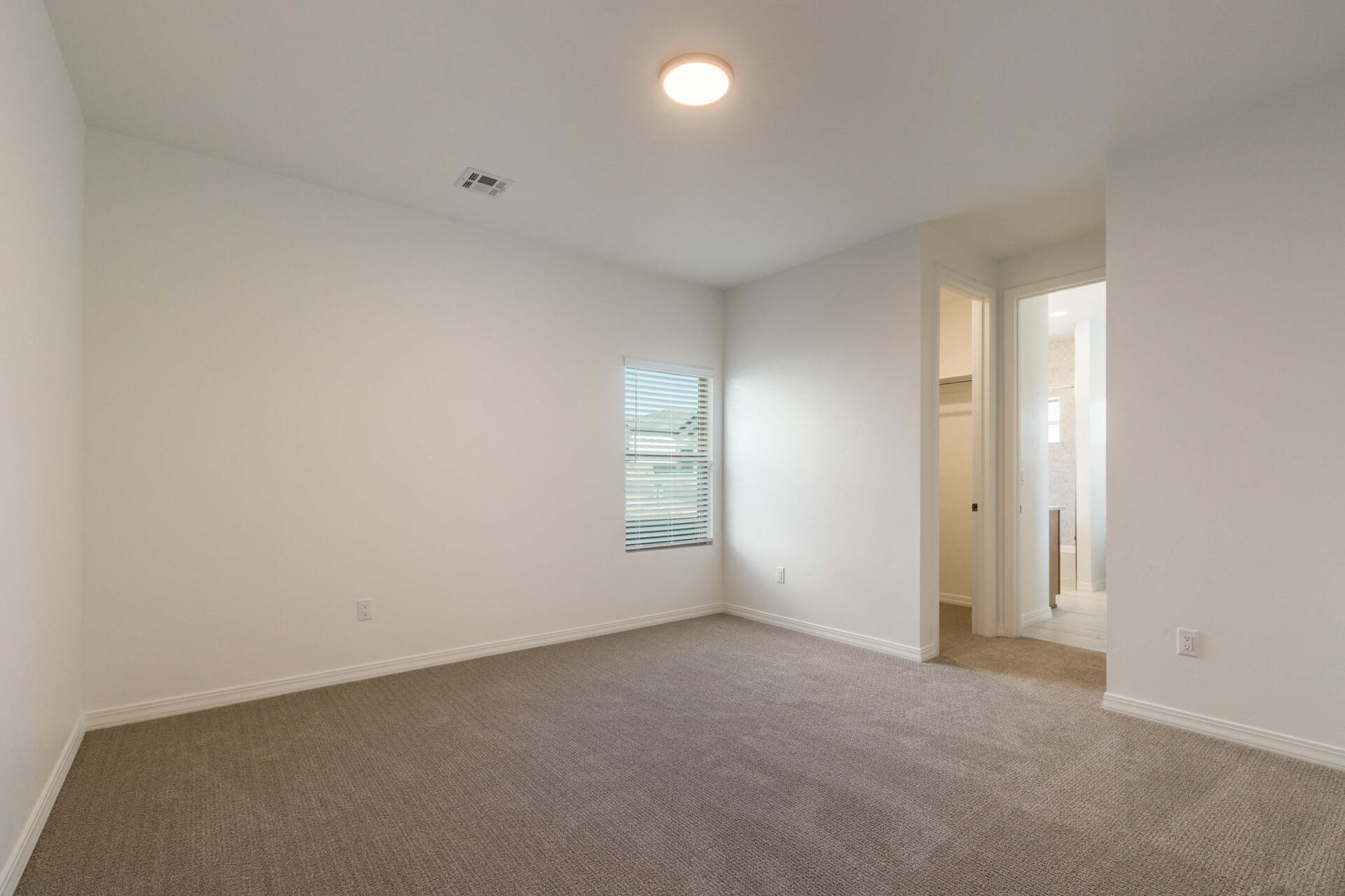 Photo 4 — 6925 Archer Road NE