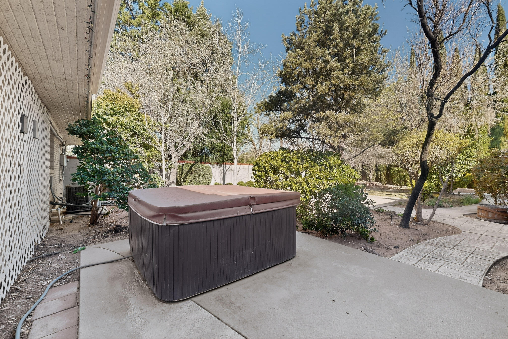 Photo 9 — 525 Sierra Drive SE