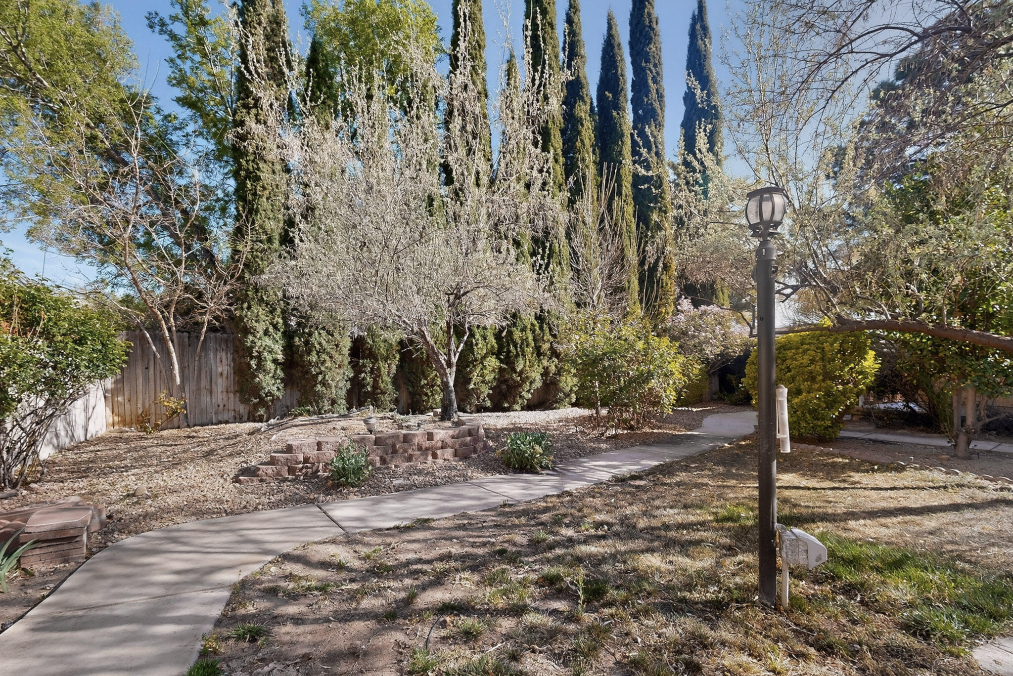 Photo 4 — 525 Sierra Drive SE