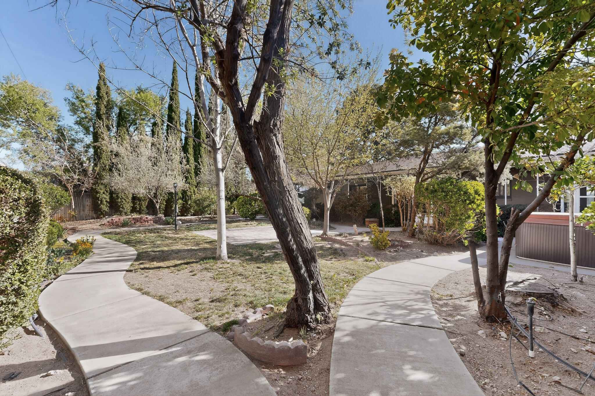 Photo 3 — 525 Sierra Drive SE