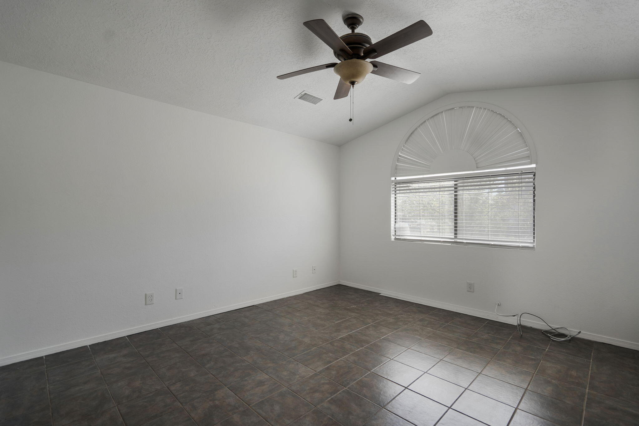 Photo 14 — 6701 Lamar Avenue NW