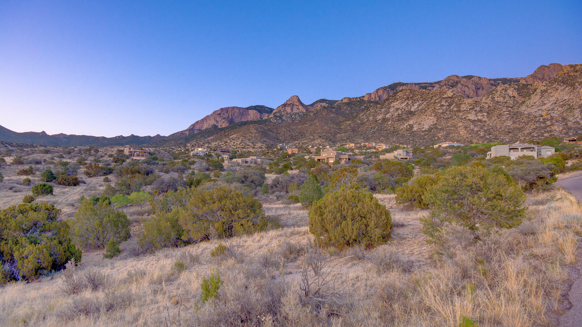 Photo 5 — 9 La Luz Trail NE