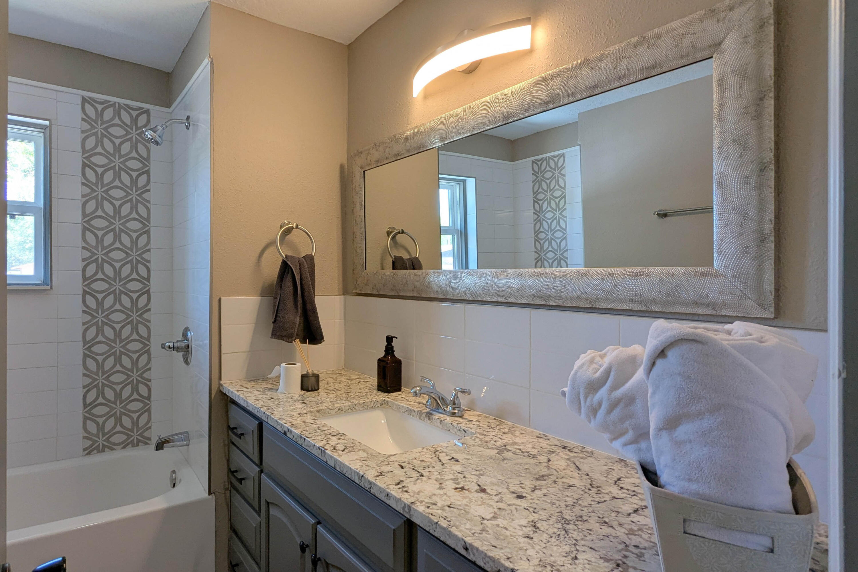 Photo 9 — 10031 Guadalupe Trail NW A
