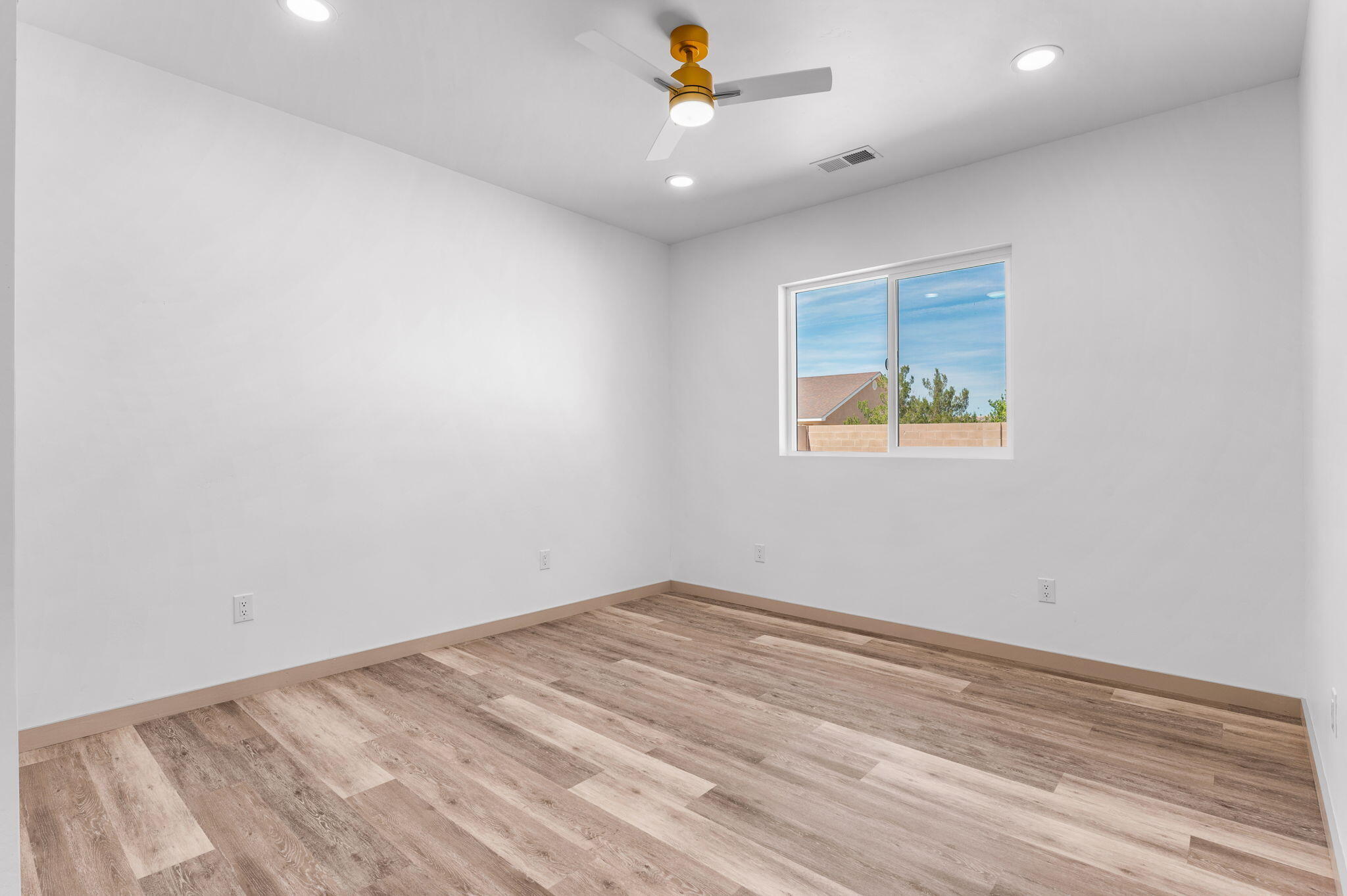 Photo 17 — 129 Chamartin Avenue