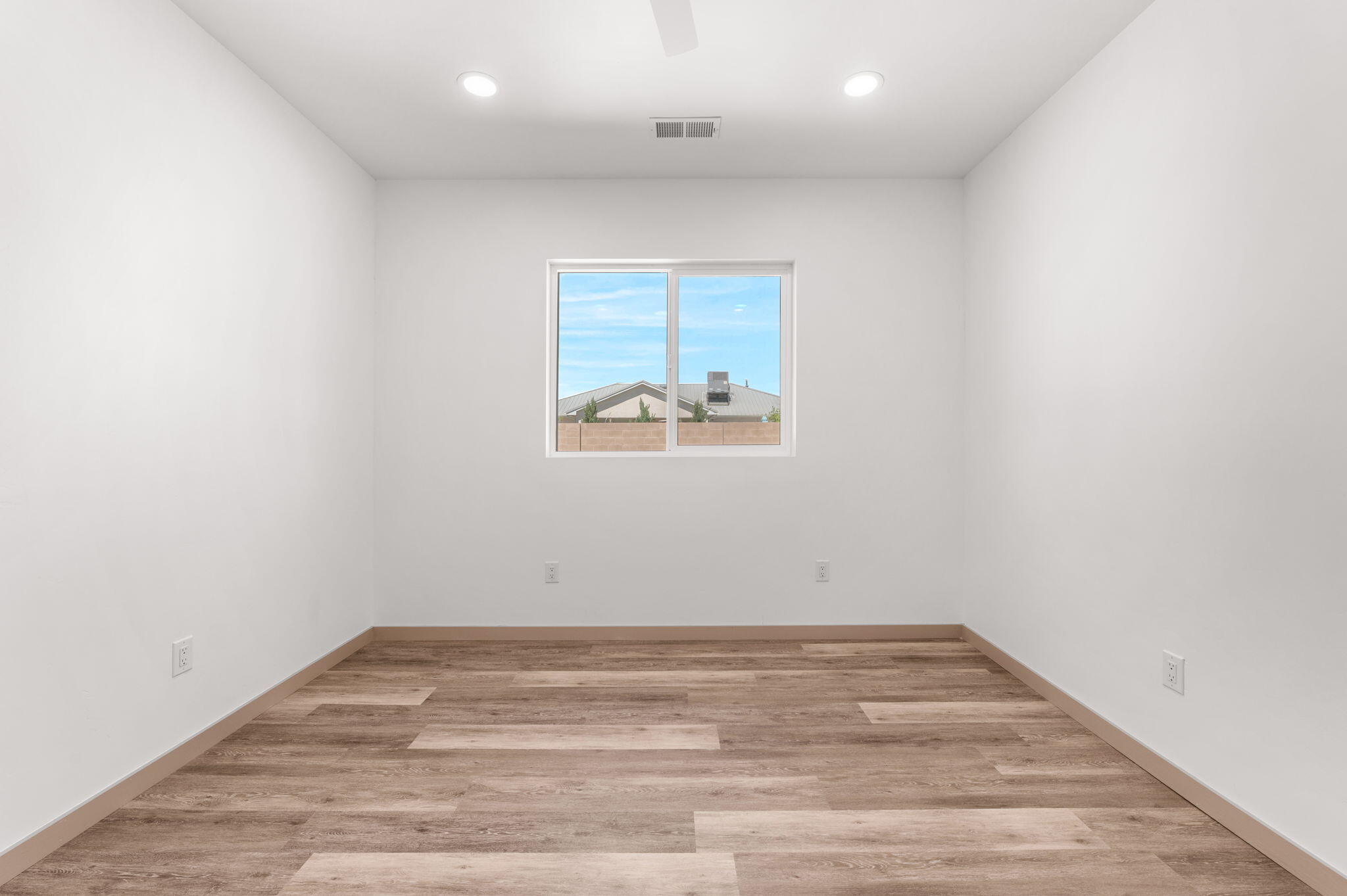 Photo 13 — 129 Chamartin Avenue