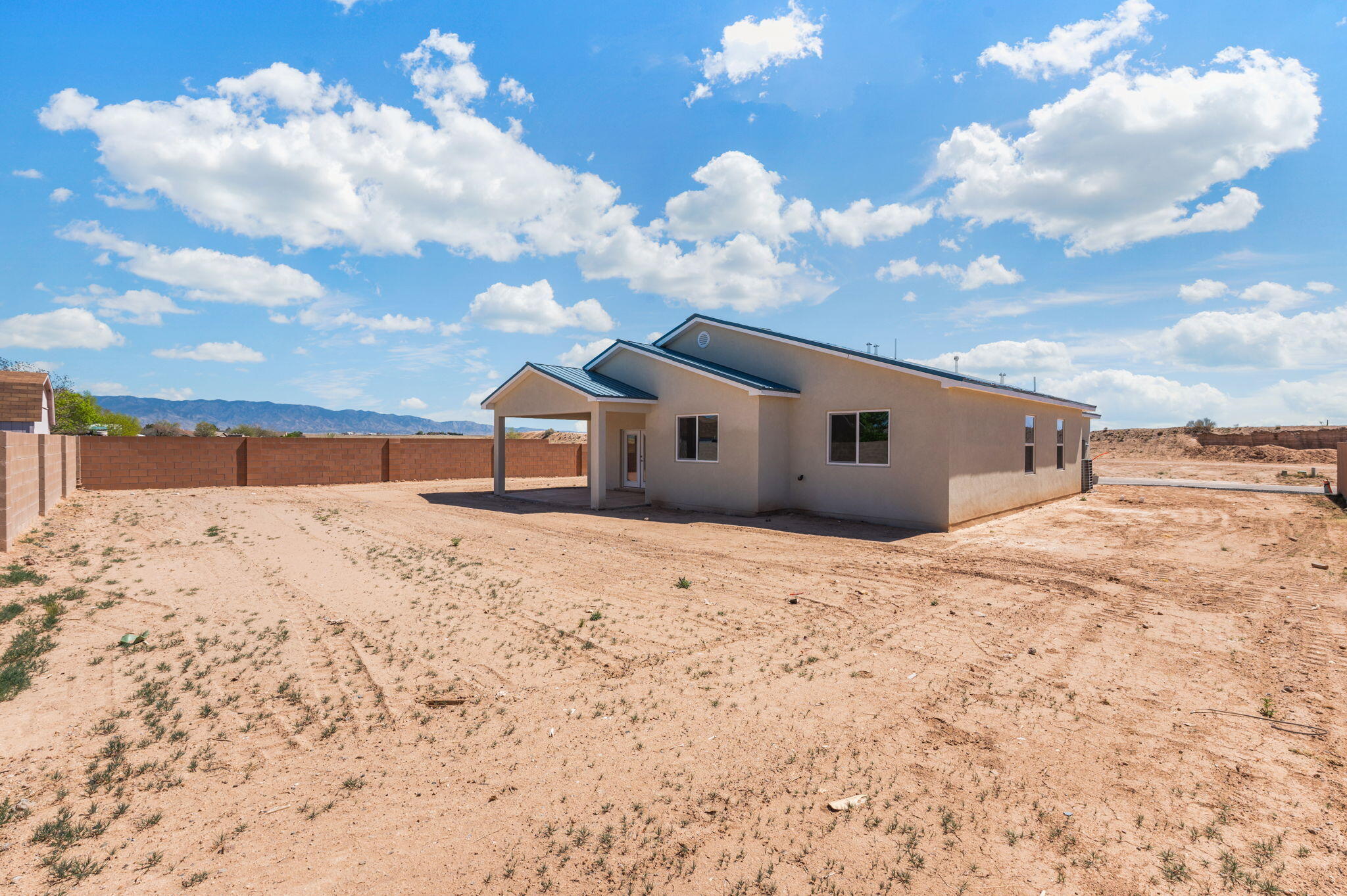 Photo 10 — 129 Chamartin Avenue