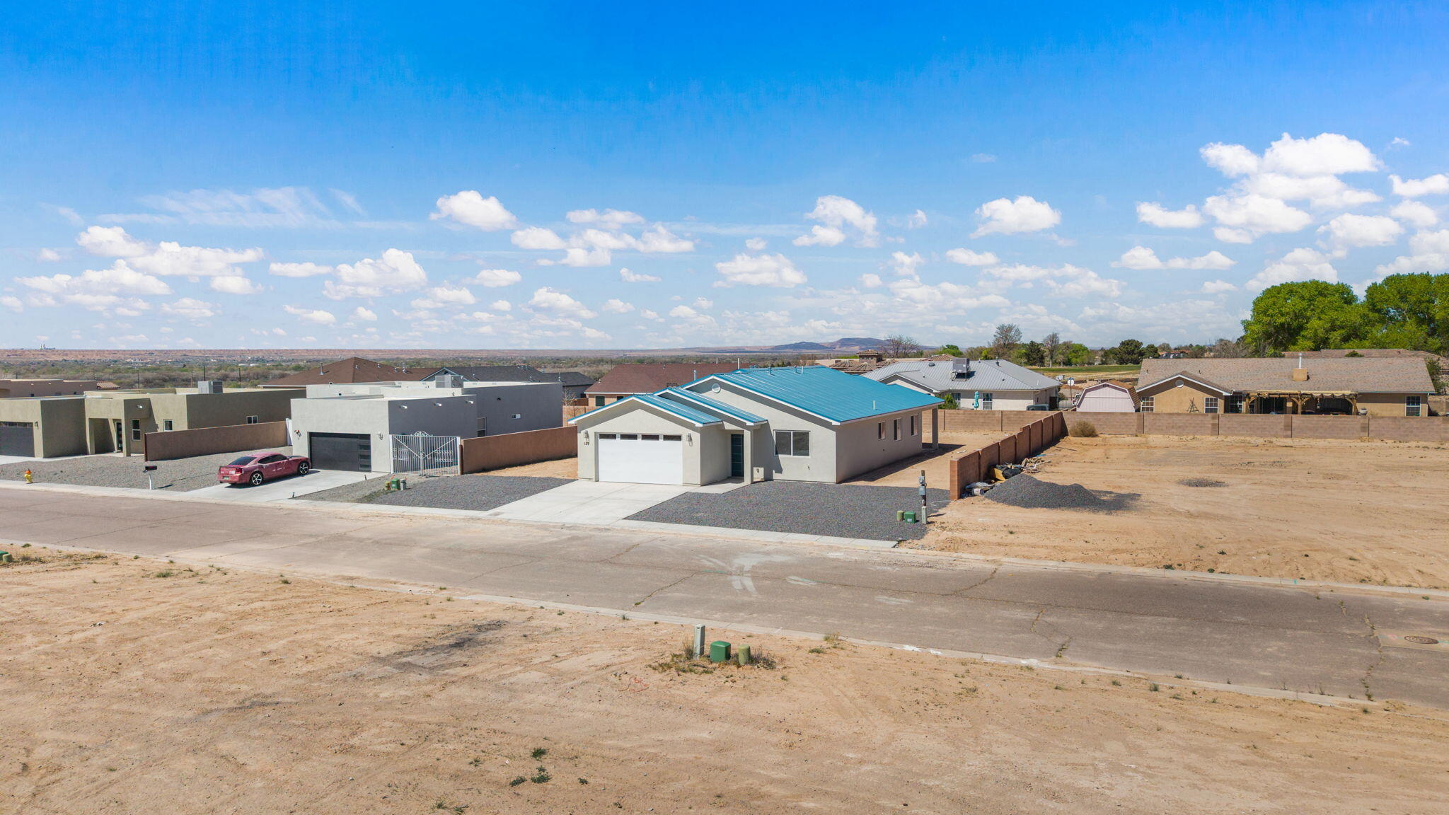 Photo 6 — 129 Chamartin Avenue