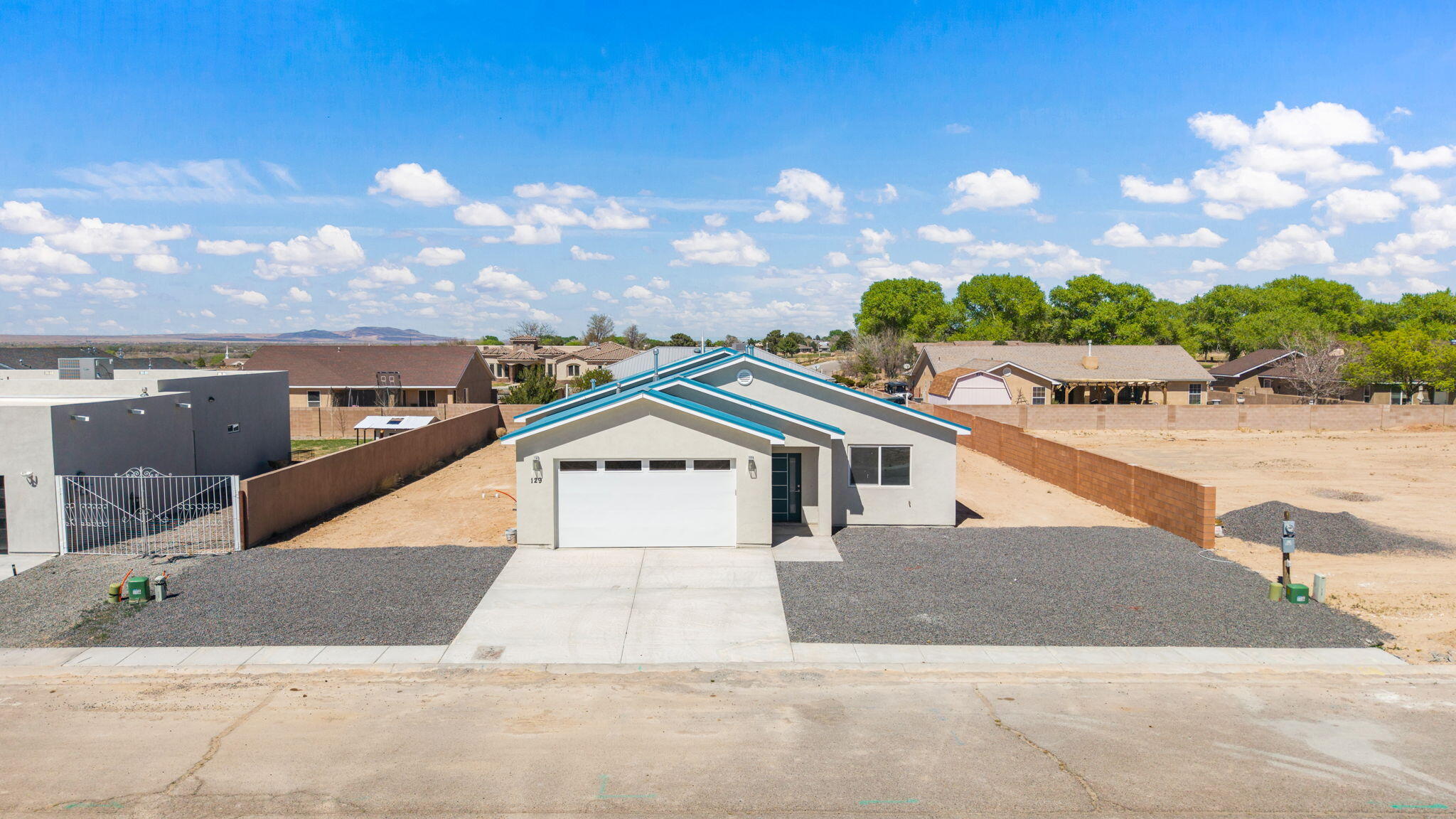 Photo 4 — 129 Chamartin Avenue