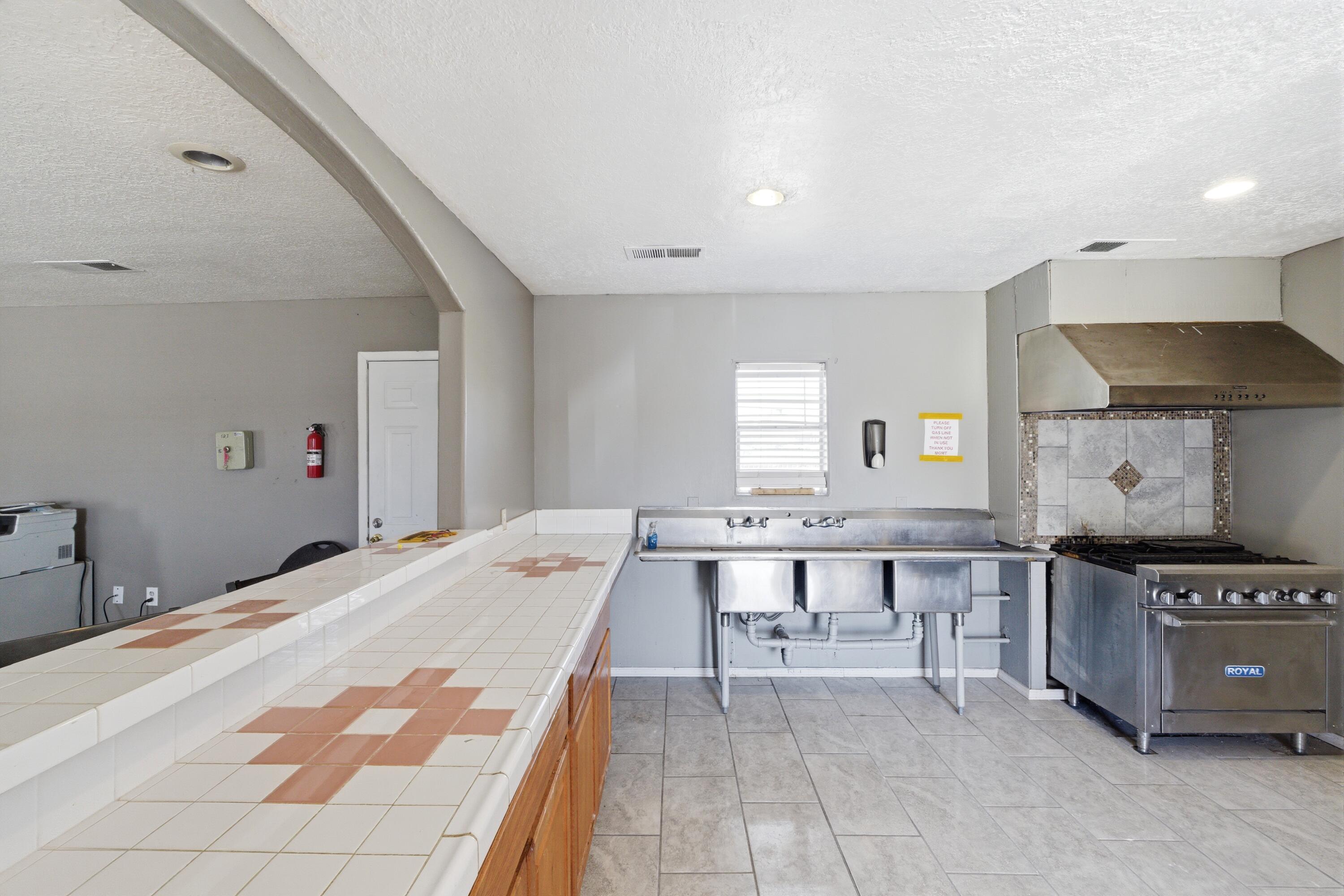 Photo 4 — 606 Romero Street