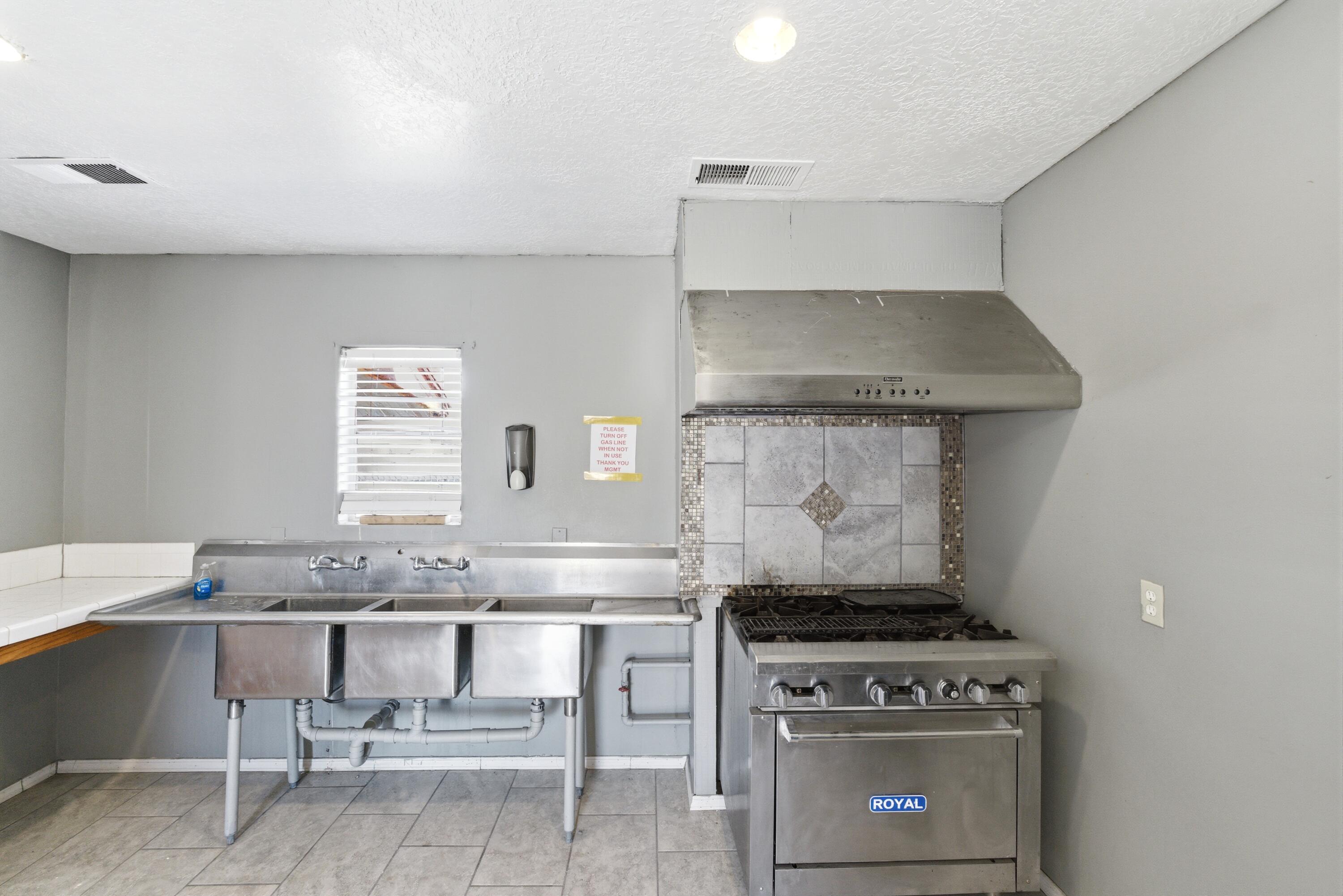 Photo 6 — 606 Romero Street
