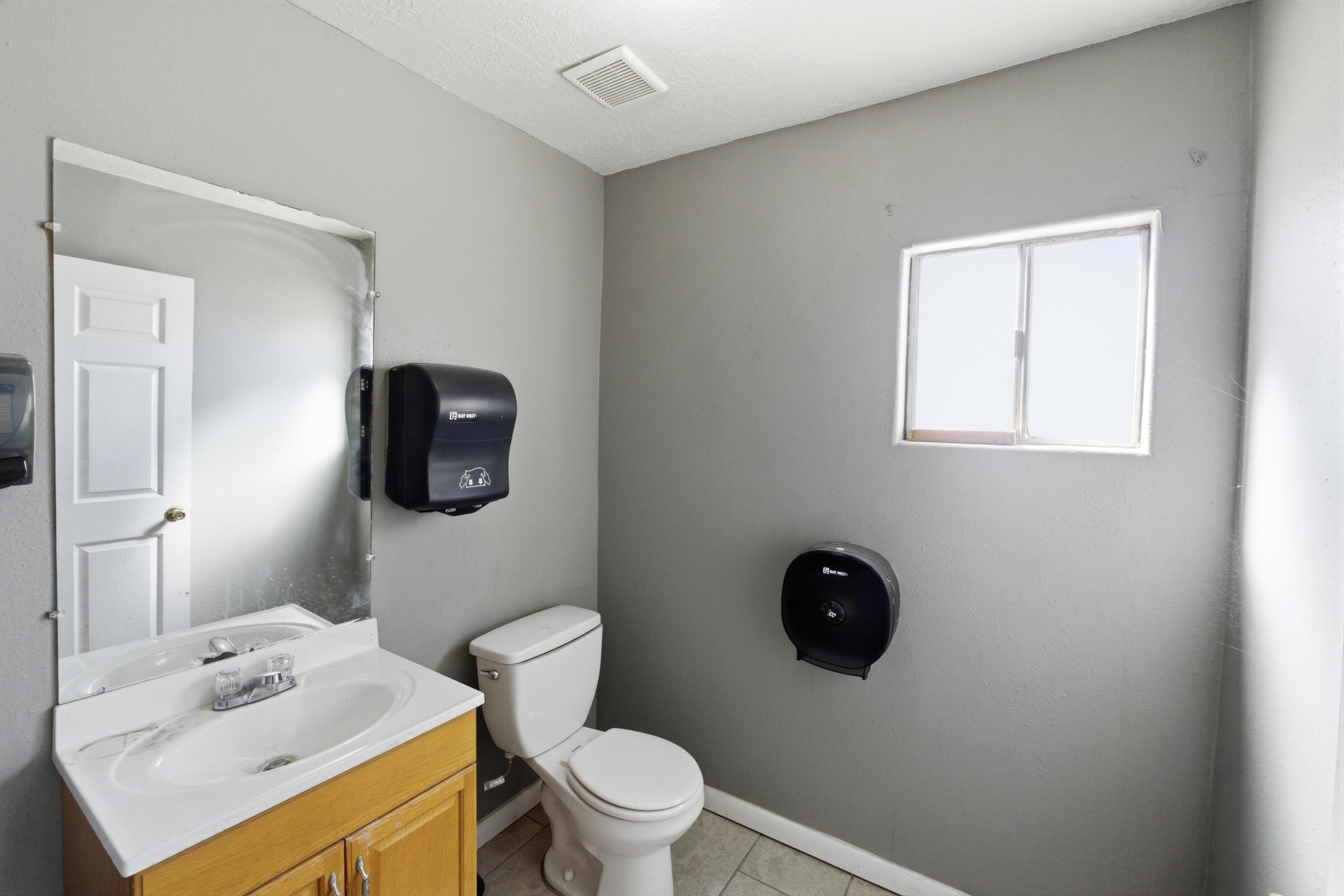 Photo 15 — 606 Romero Street
