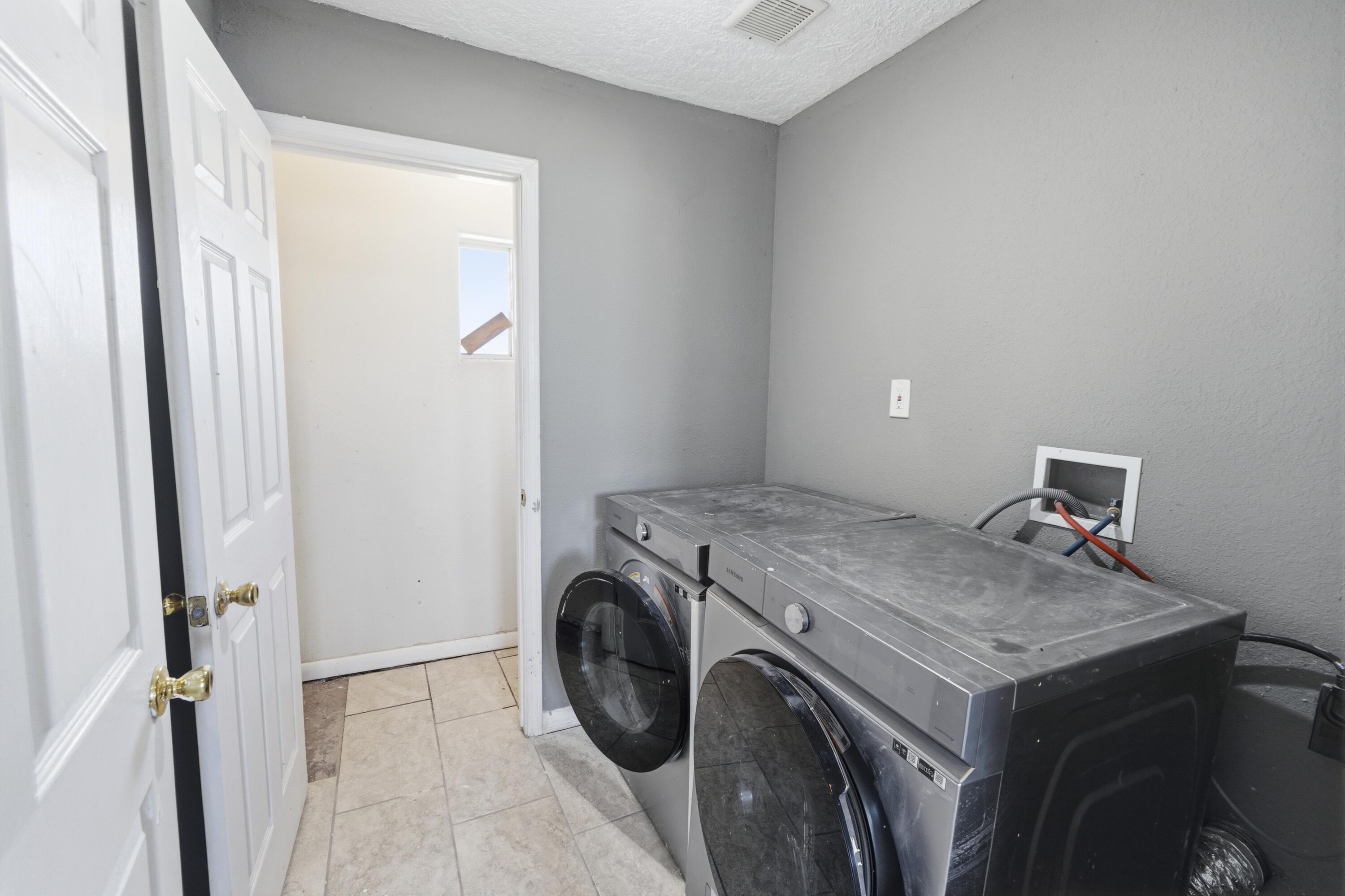 Photo 16 — 606 Romero Street