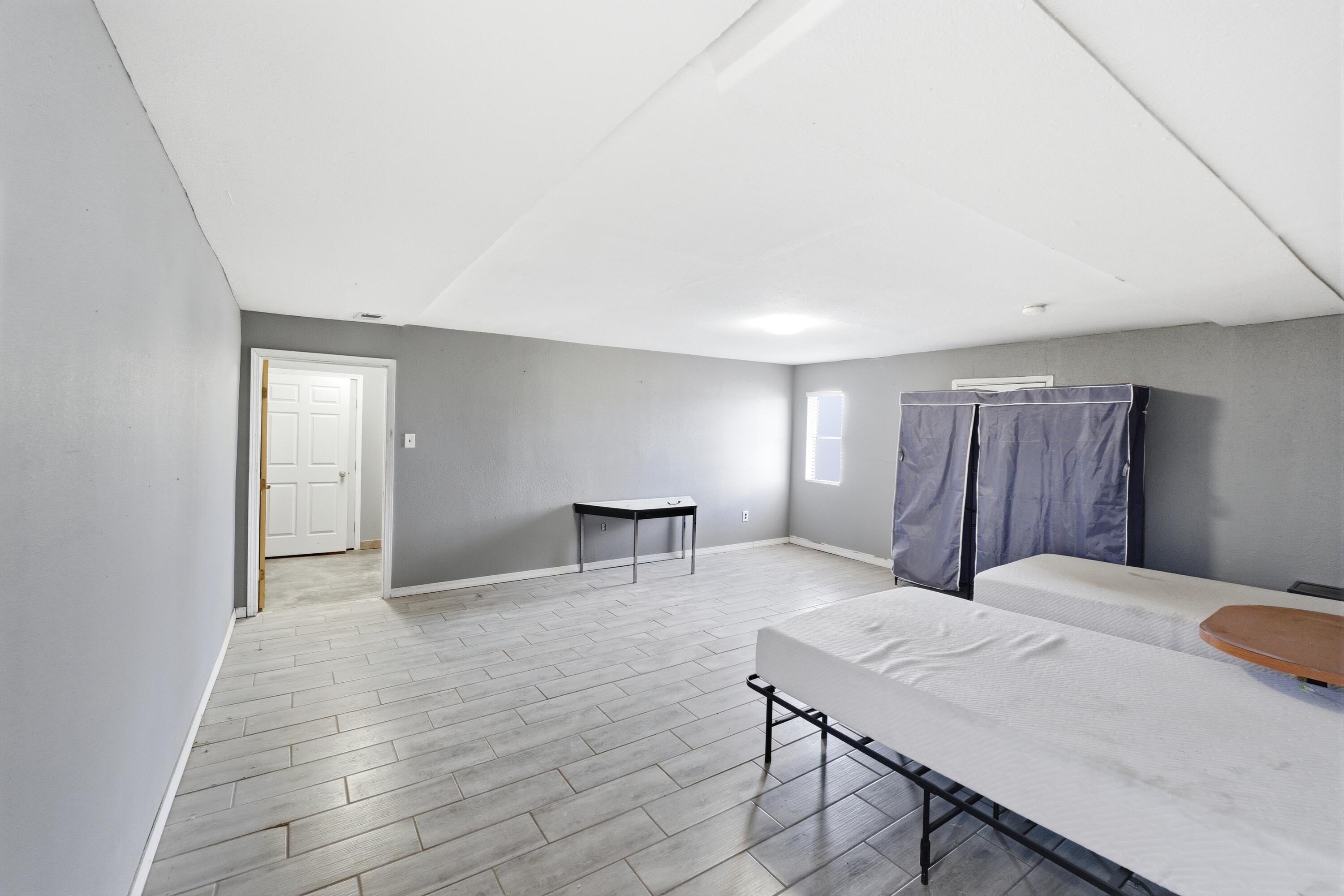 Photo 17 — 606 Romero Street