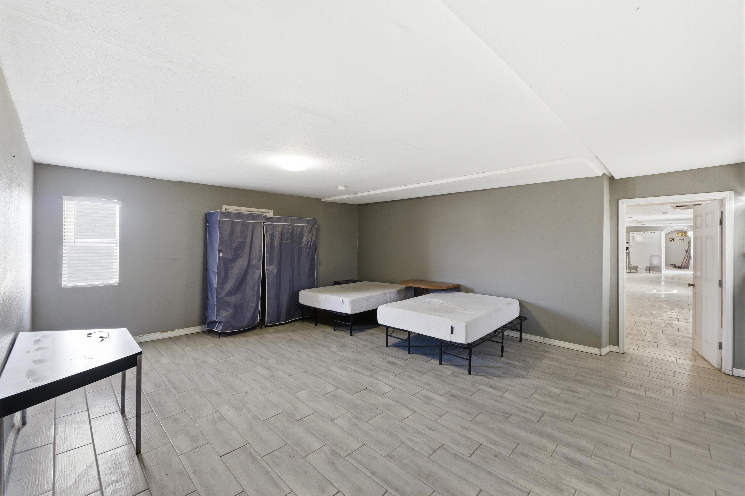 Photo 18 — 606 Romero Street