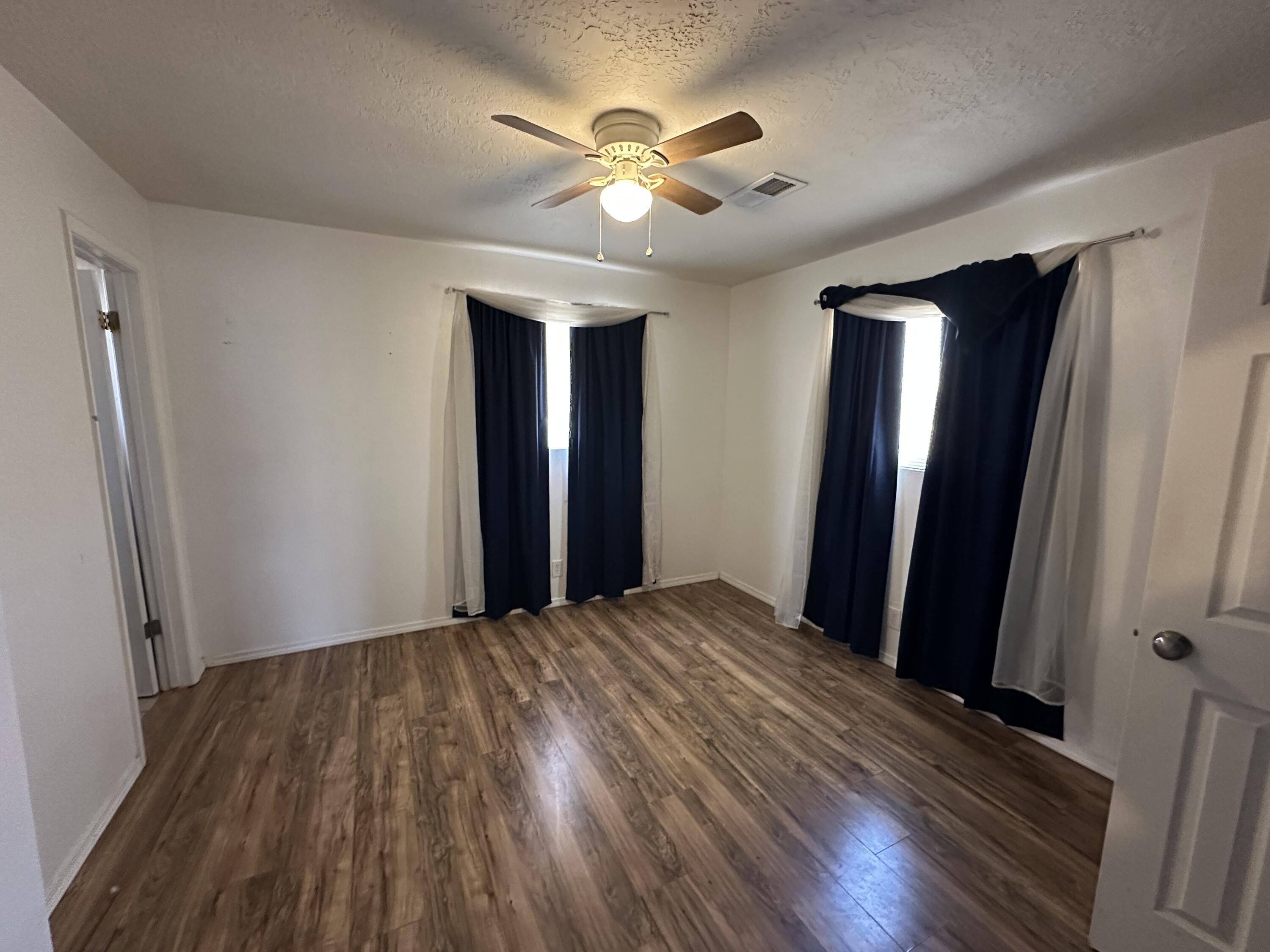 Photo 7 — 6209 Sunset Gardens Road SW